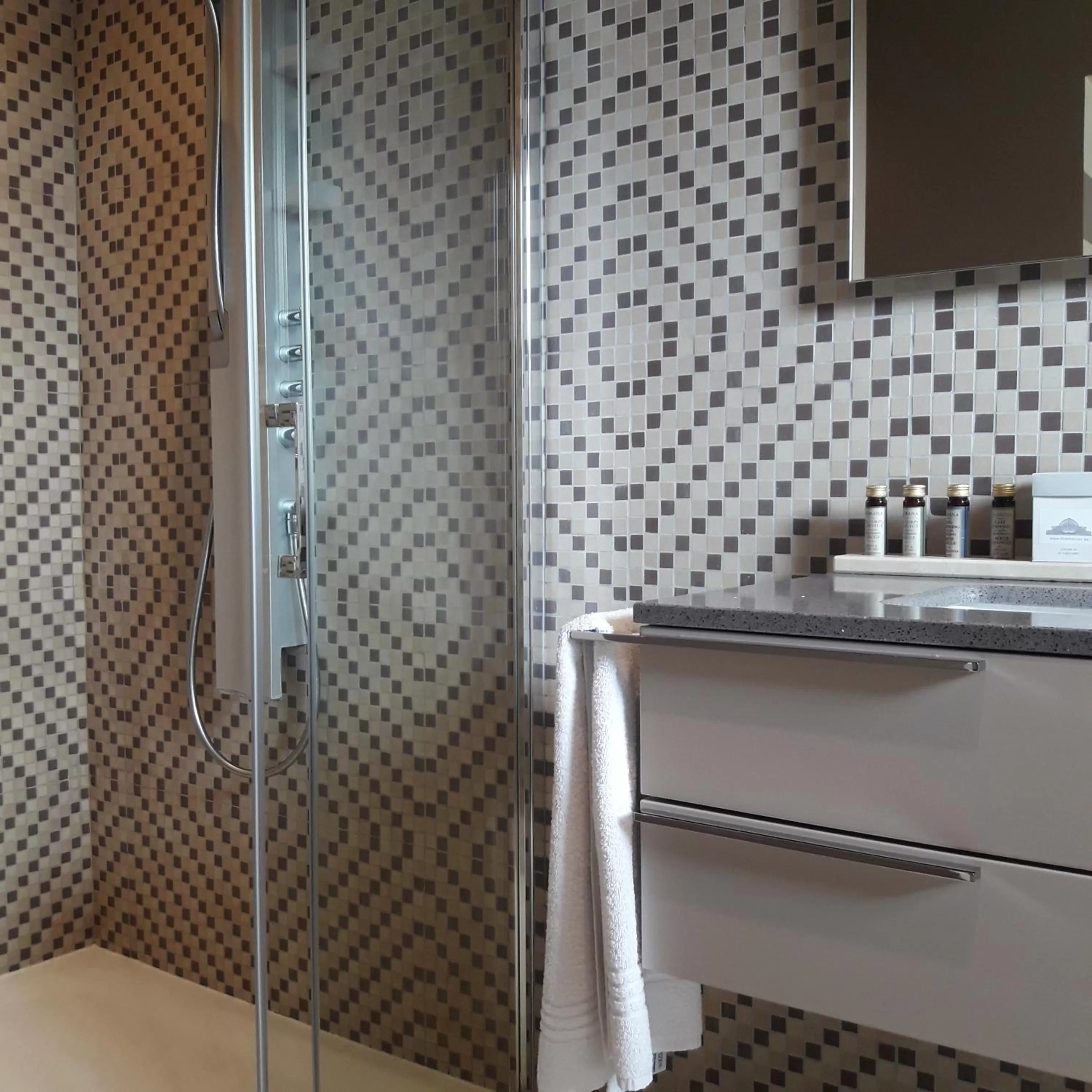 Bathroom in Hotel Recour