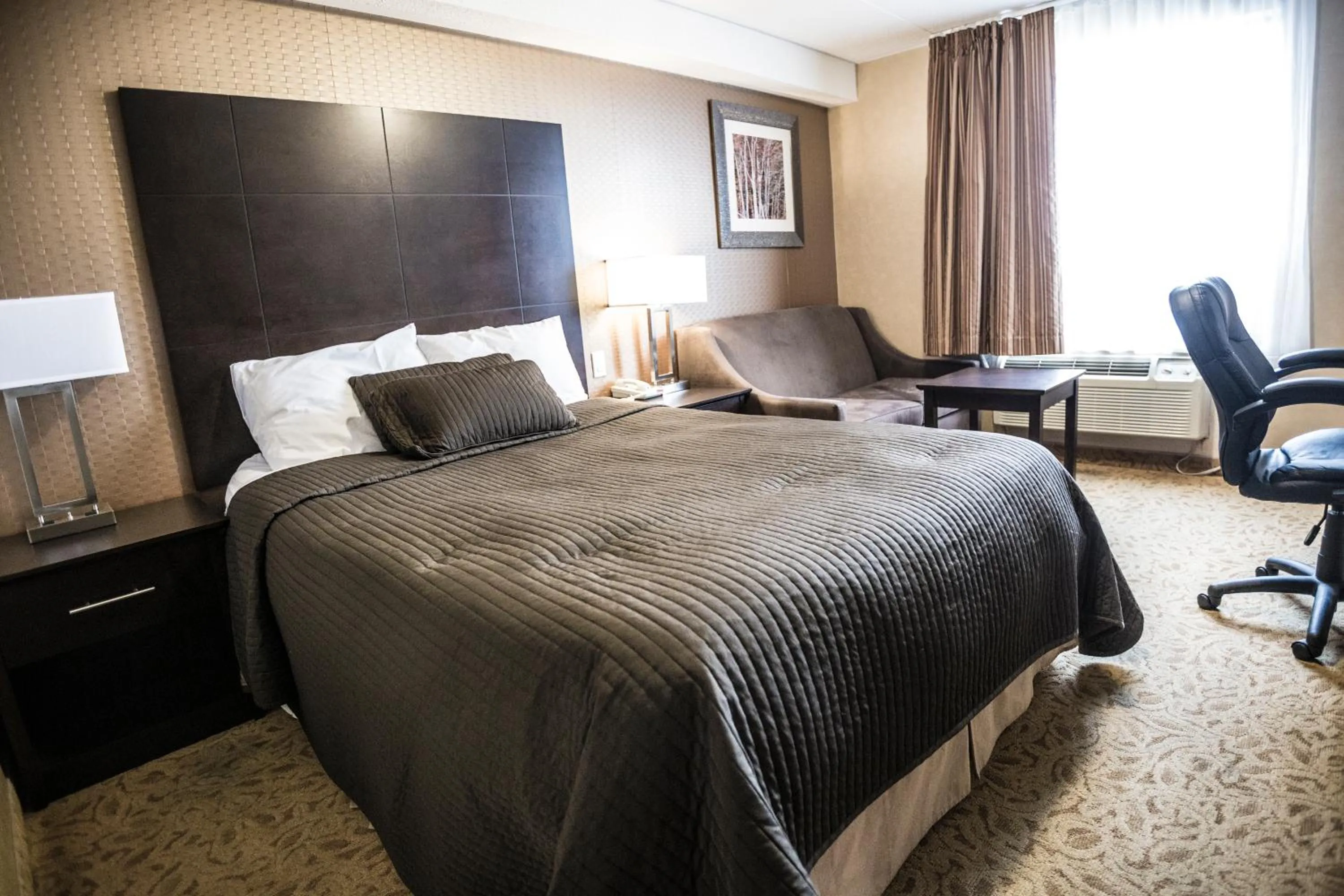 Day, Bed in Mississauga Gate Inn