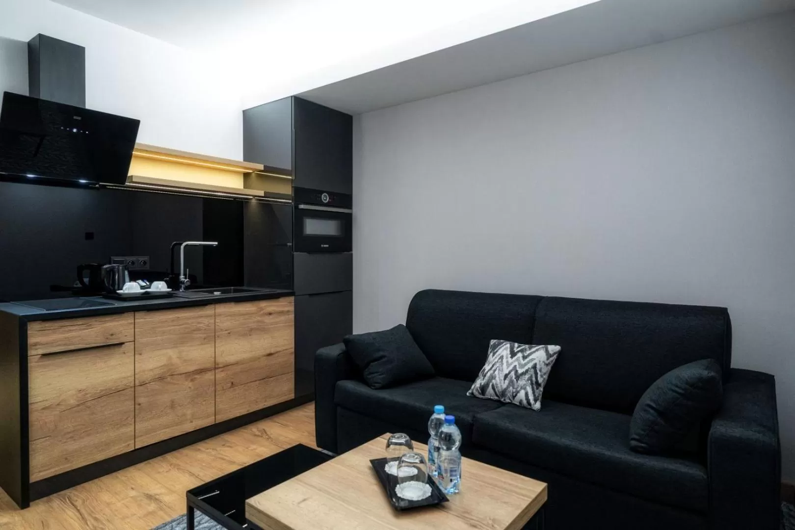 Communal lounge/ TV room in Hotel META Resort & Vine SPA