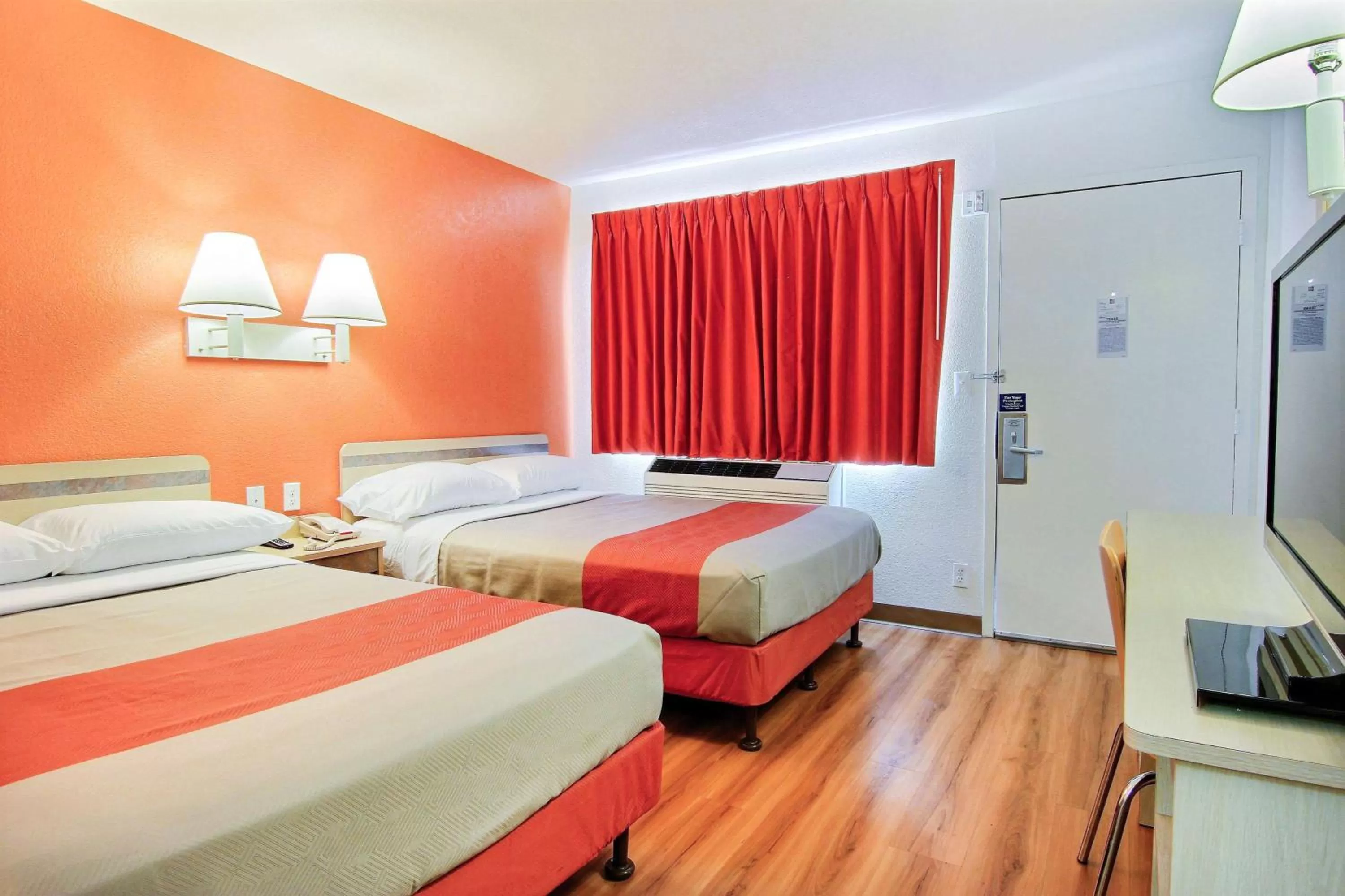 Photo of the whole room, Bed in Motel 6-Kingsville, TX