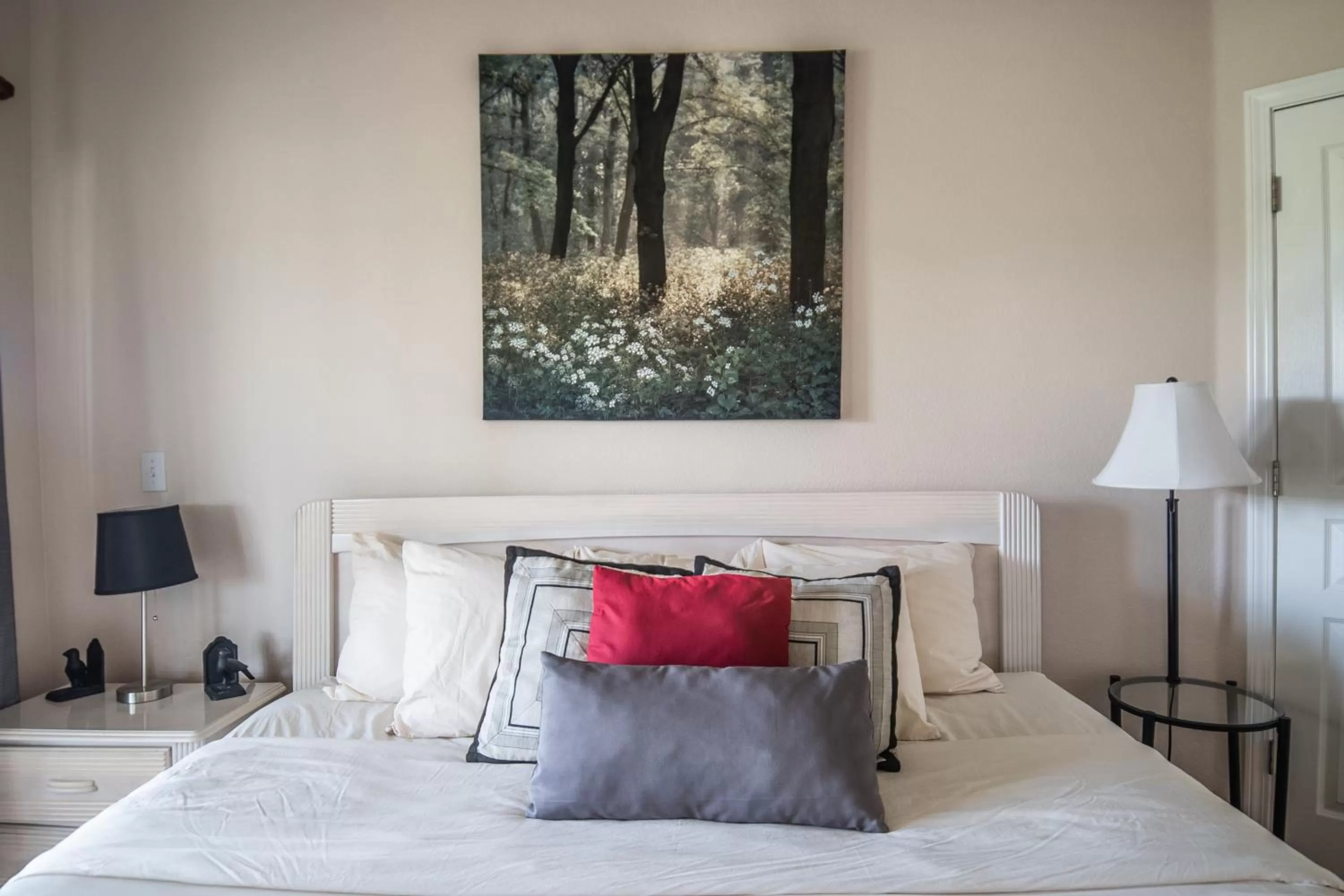 Bed in Thousand Hills Golf Resort