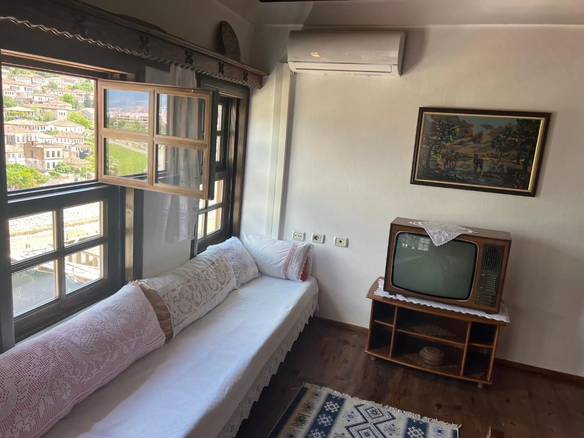 TV/Entertainment Center in HOTEL ANSEL