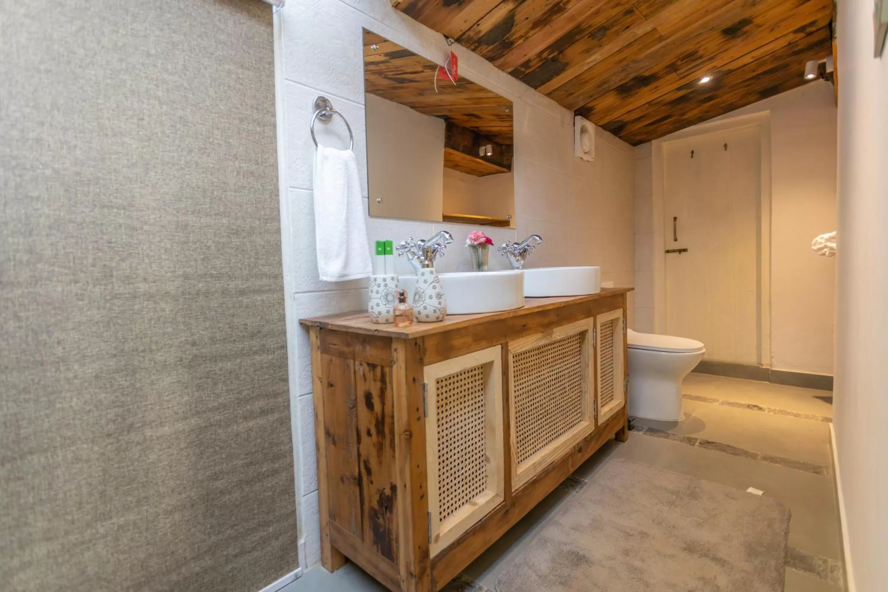 Bathroom in Seclude Shimla, Taraview