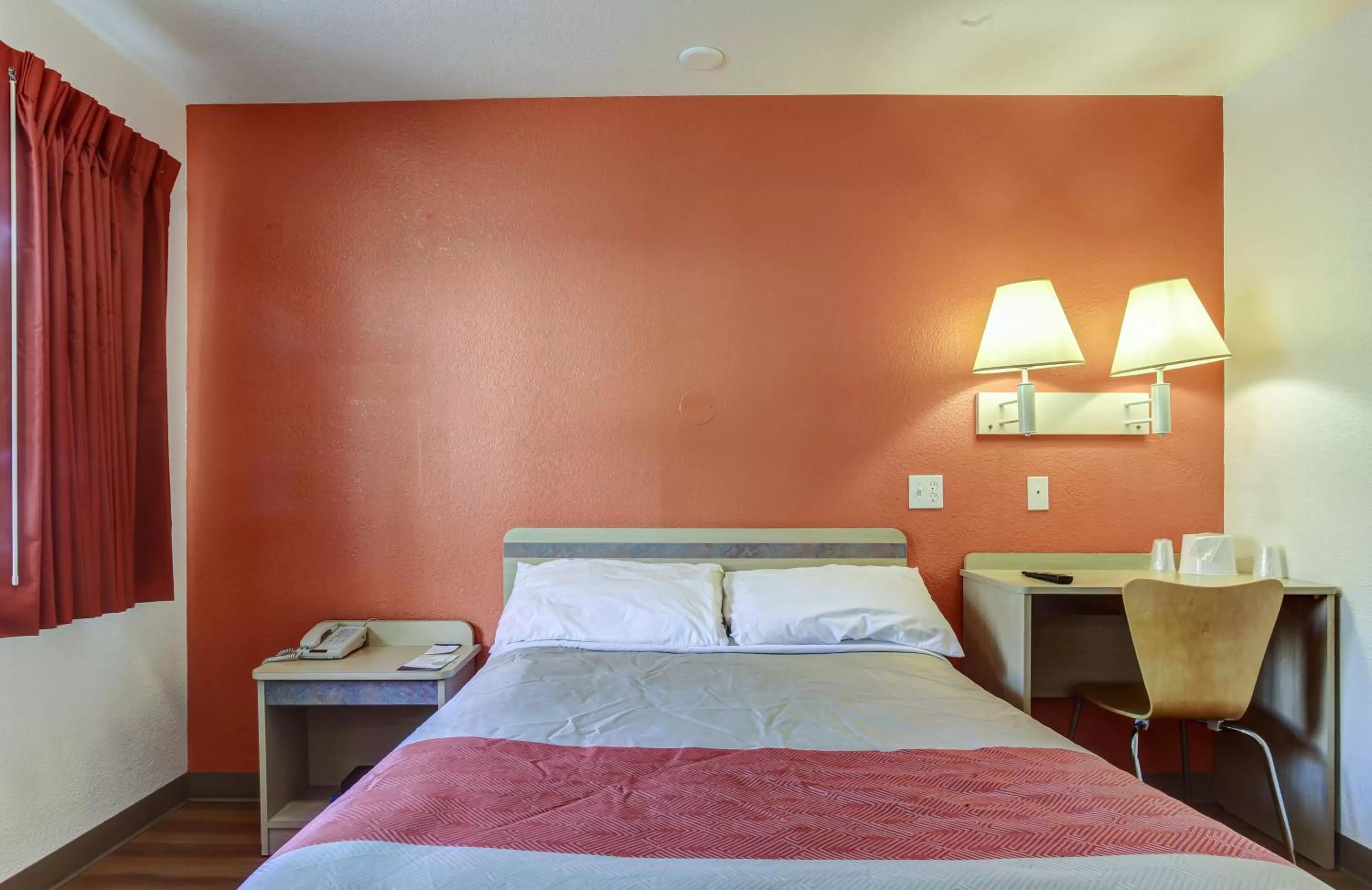 Bedroom, Bed in Motel 6-Grants Pass, OR