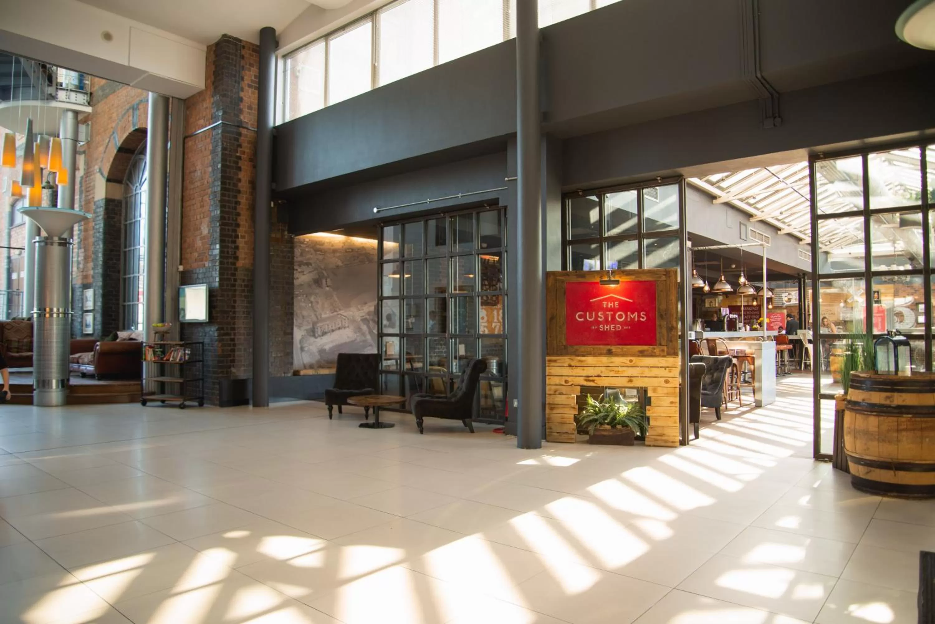 Communal lounge/ TV room in Novotel Cardiff Centre