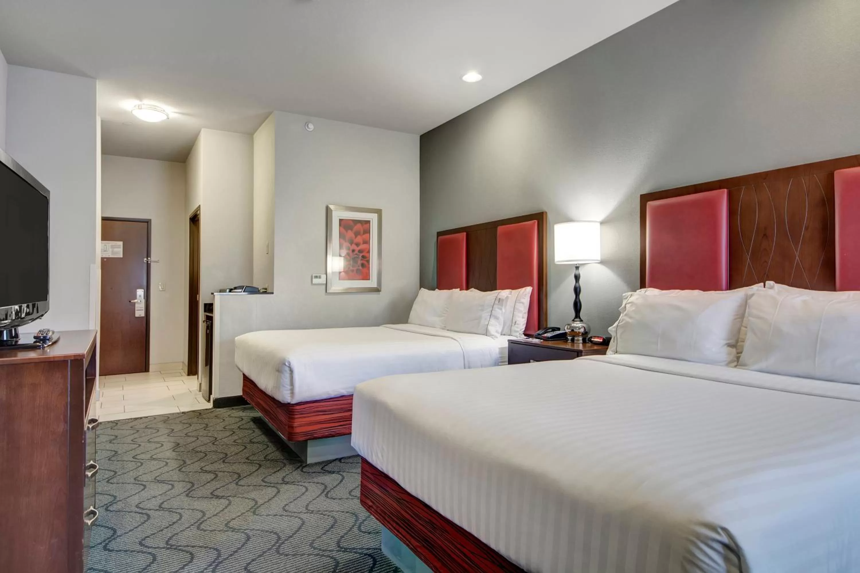 Photo of the whole room, Bed in Holiday Inn Express and Suites Oklahoma City North by IHG