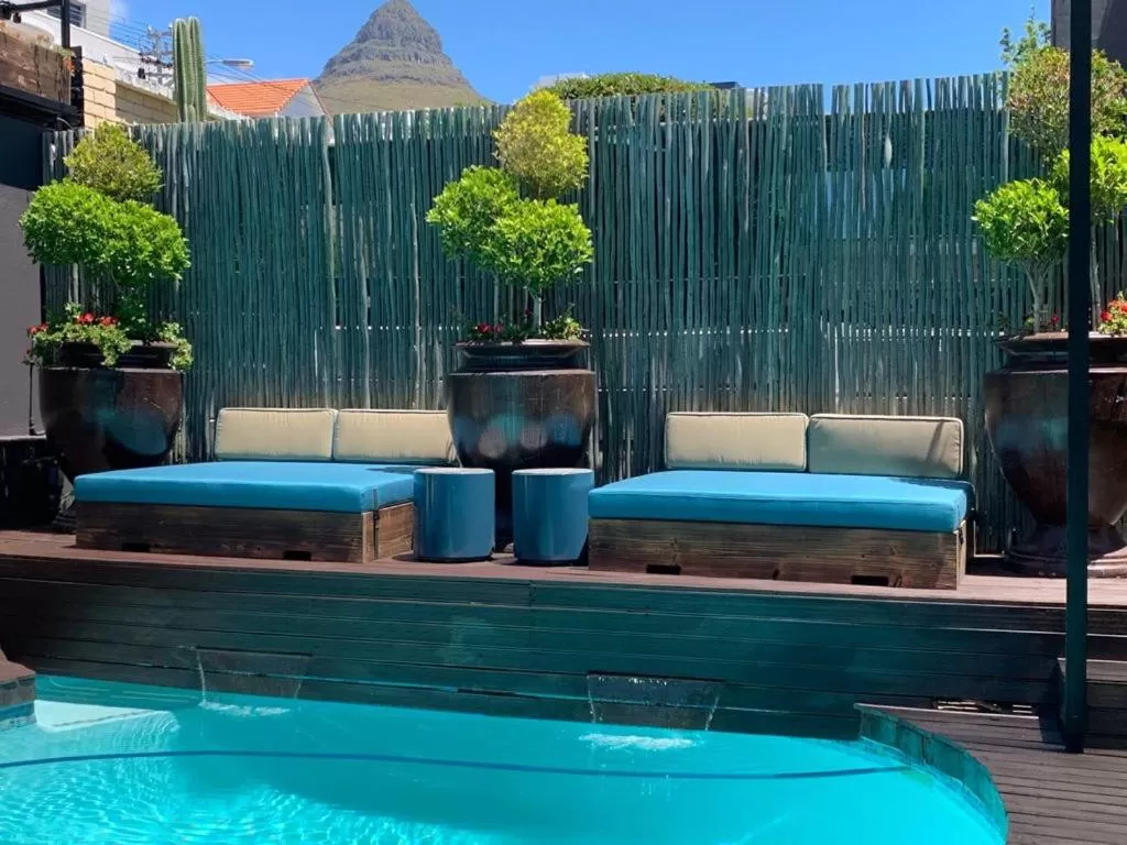 Swimming pool in Mountview Guest House