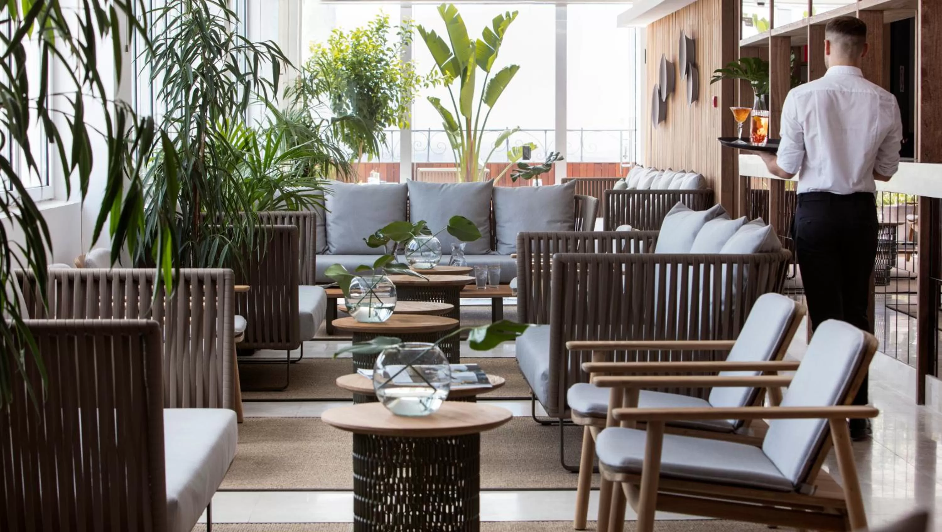 Lounge or bar in ME Madrid Reina Victoria by Meliá