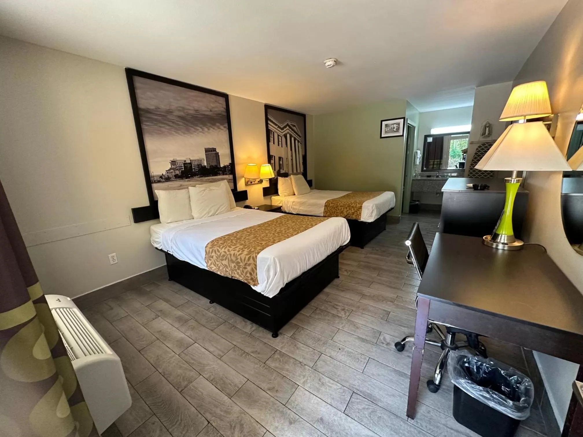 Photo of the whole room, Bed in Super 8 by Wyndham Ocean Springs Biloxi