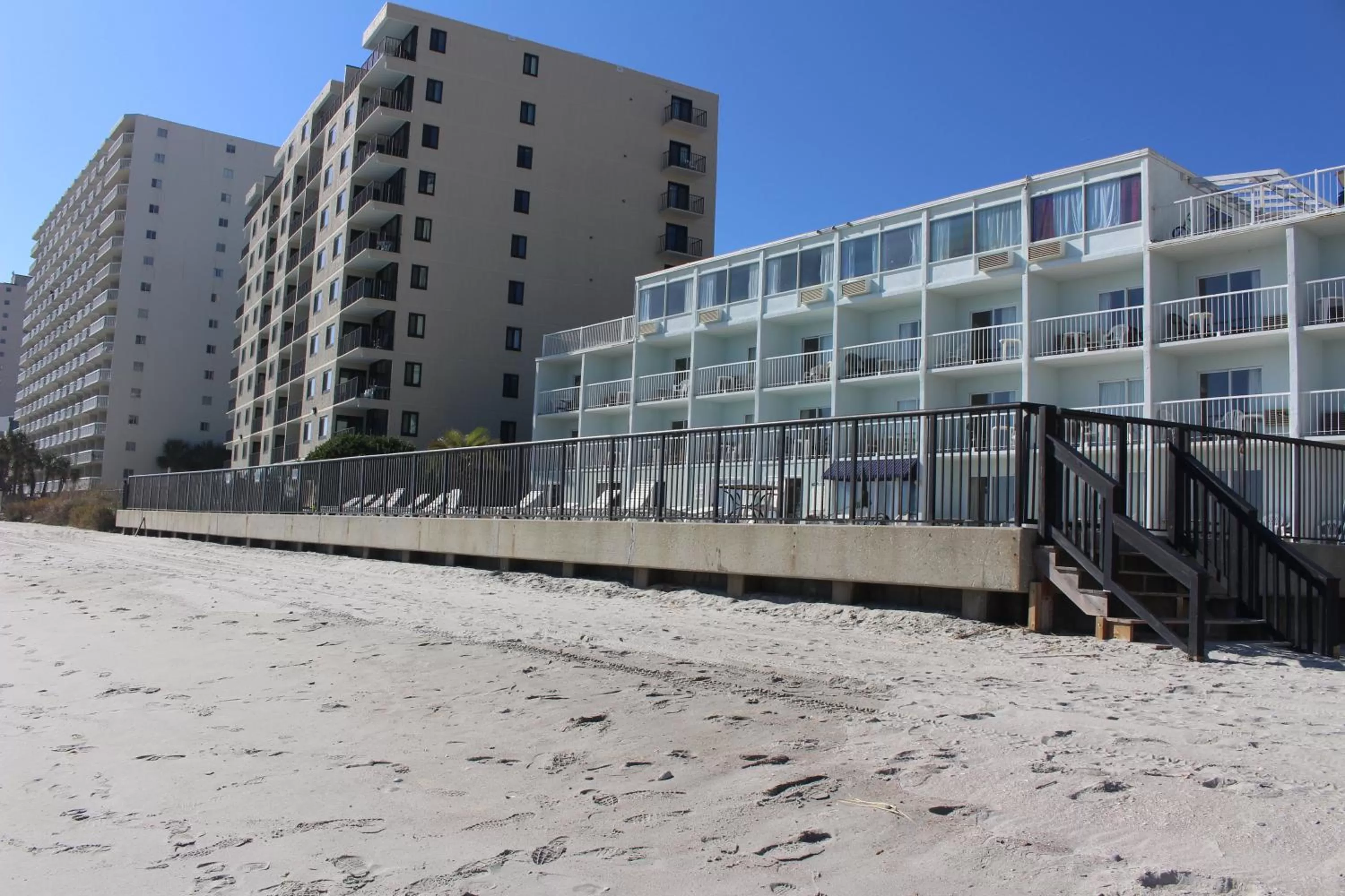 Facade/entrance in Garden City Inn