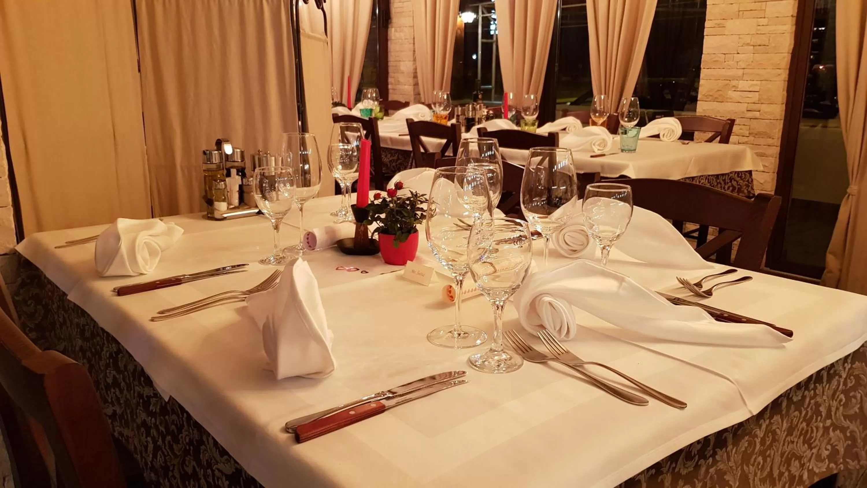 Restaurant/places to eat in Boutique Rooms Luna