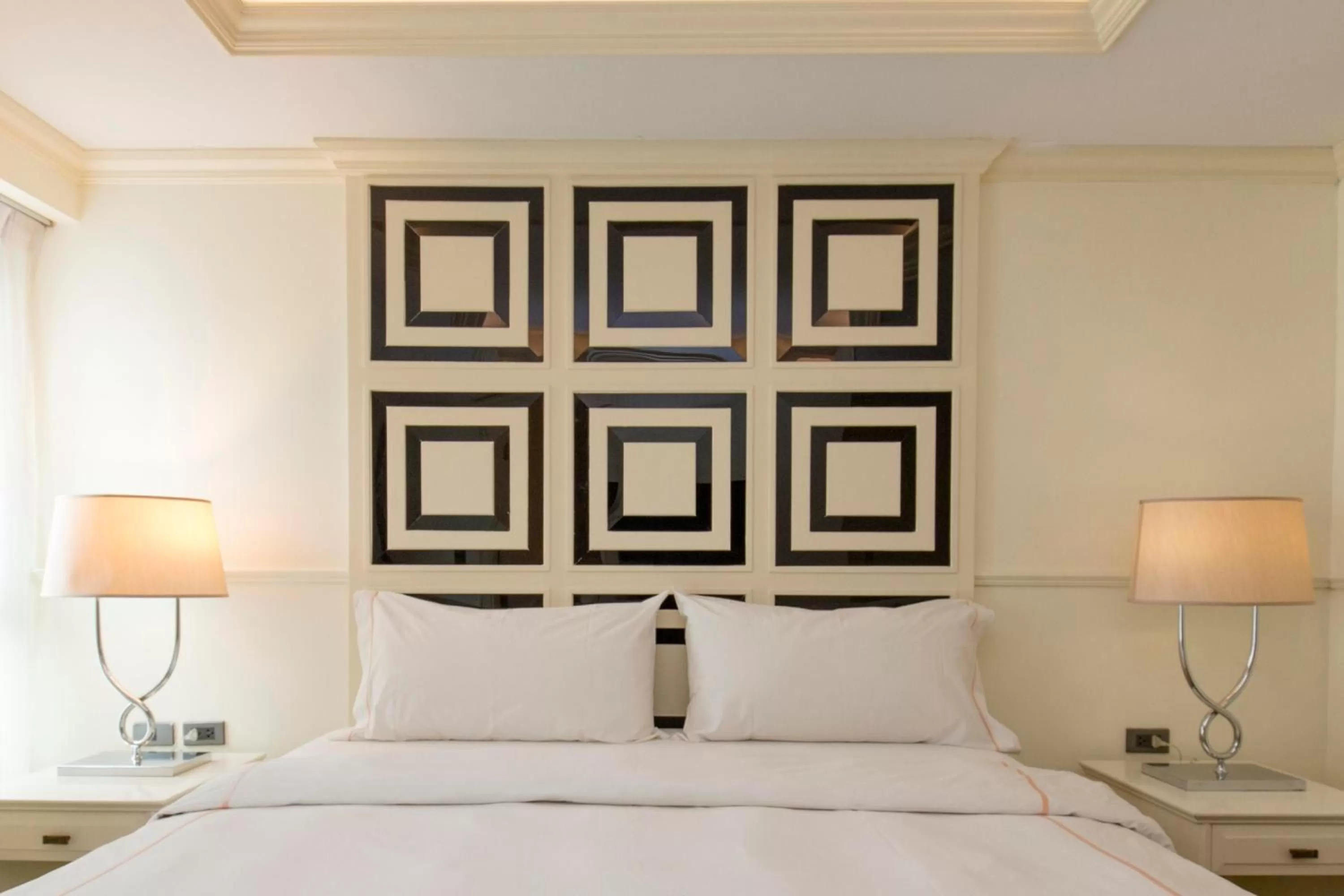 Bedroom, Bed in The LA49 Hotel