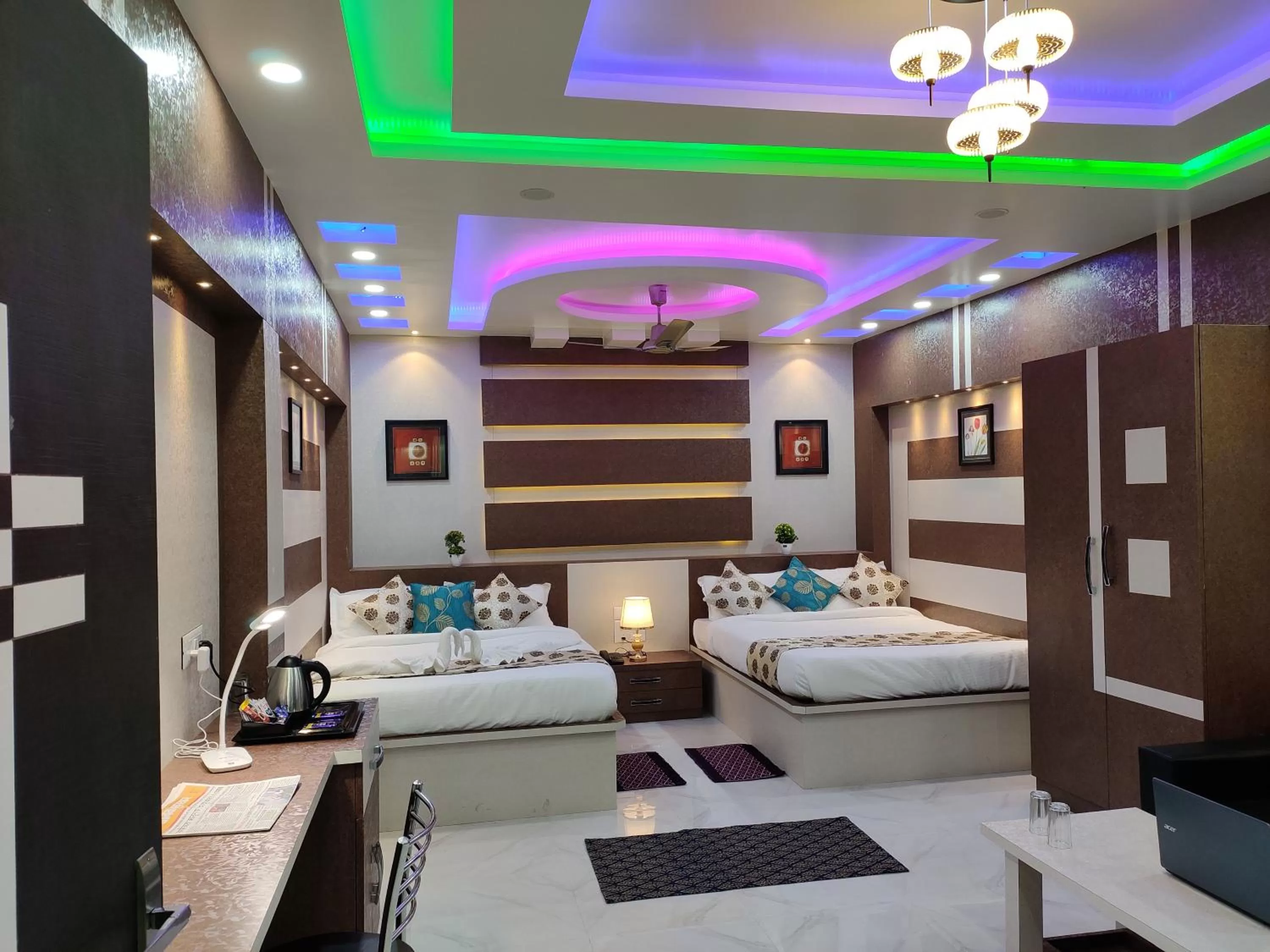 Bed in HOTEL CENTRAL SQUARE "A Couple Friendly Hotel"