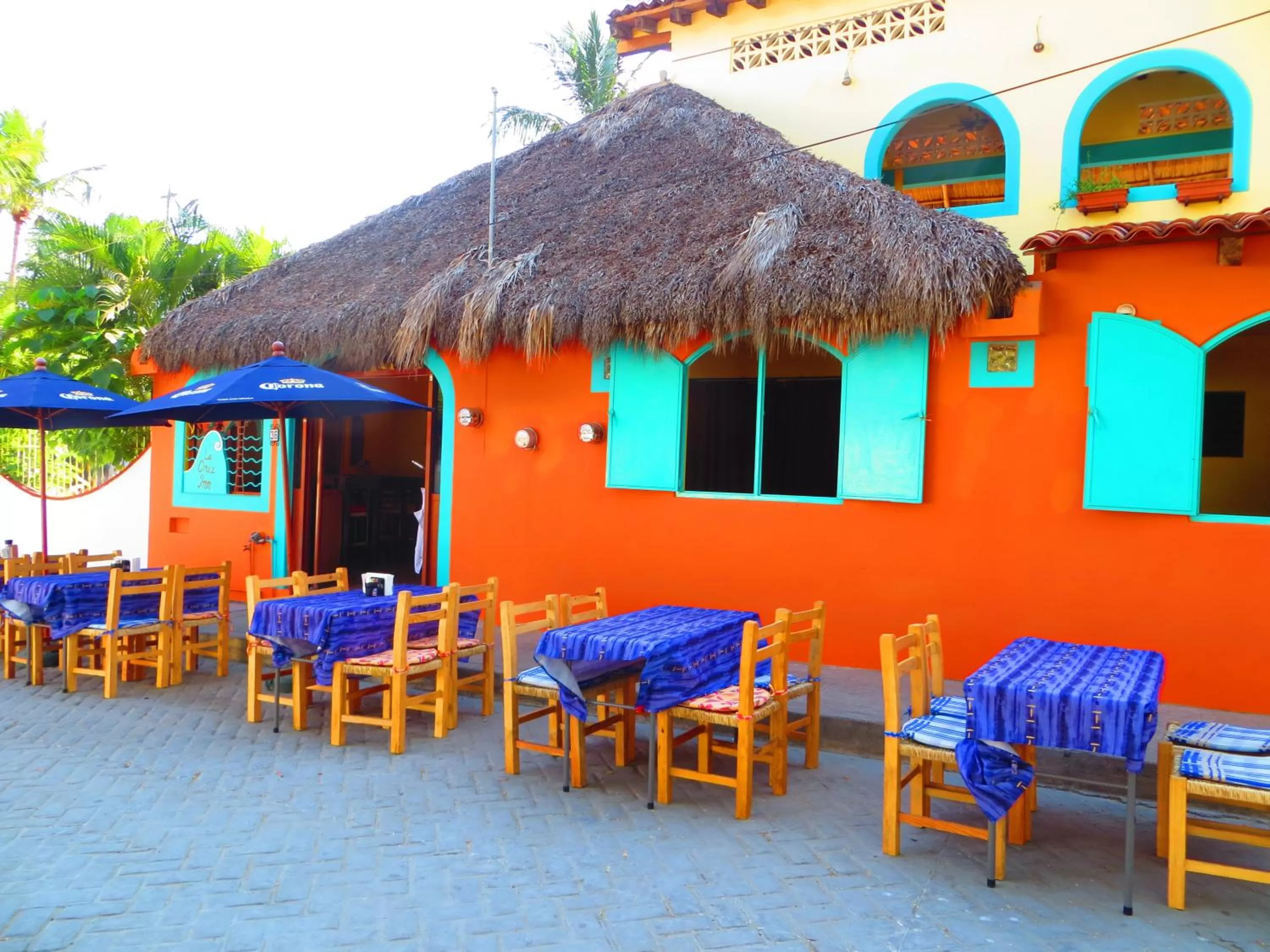 Facade/entrance in La Cruz Inn