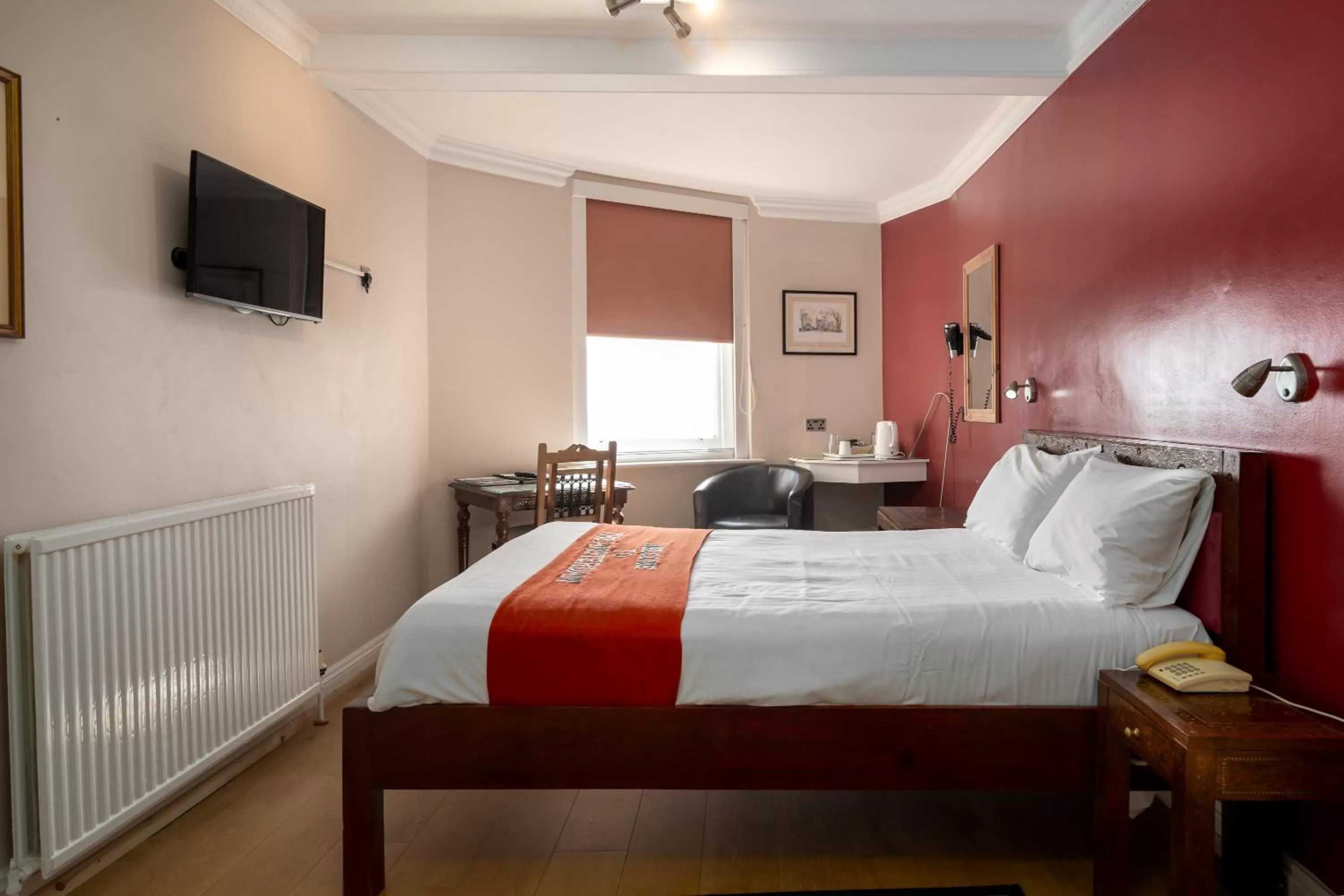 Bed in Amsterdam Hotel Brighton Seafront