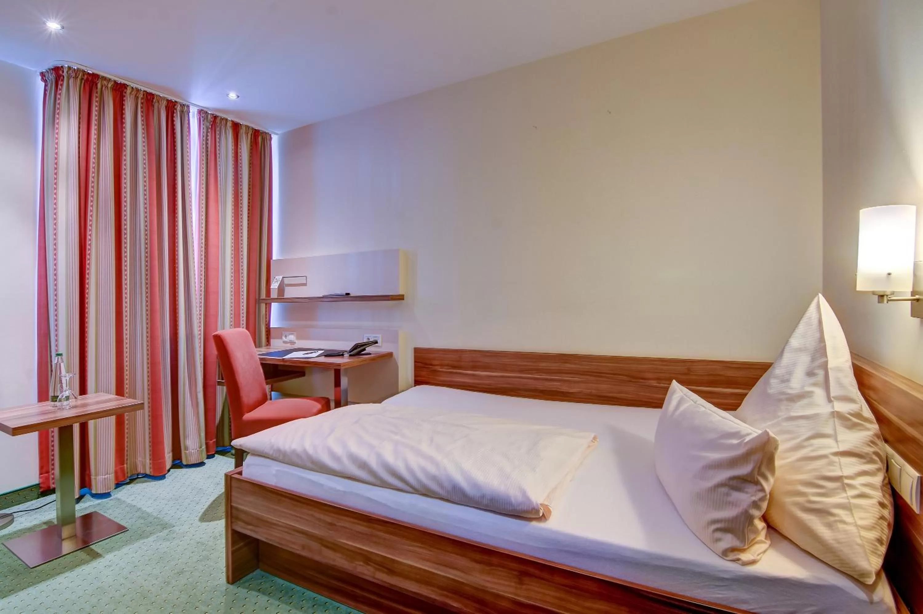 Photo of the whole room, Bed in Wertheimer Stuben