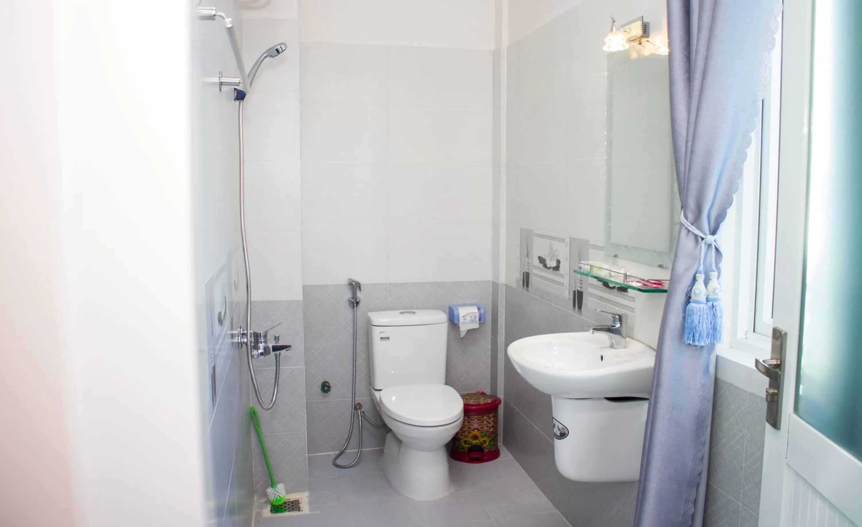 Shower in Hotel Nguyên Phước