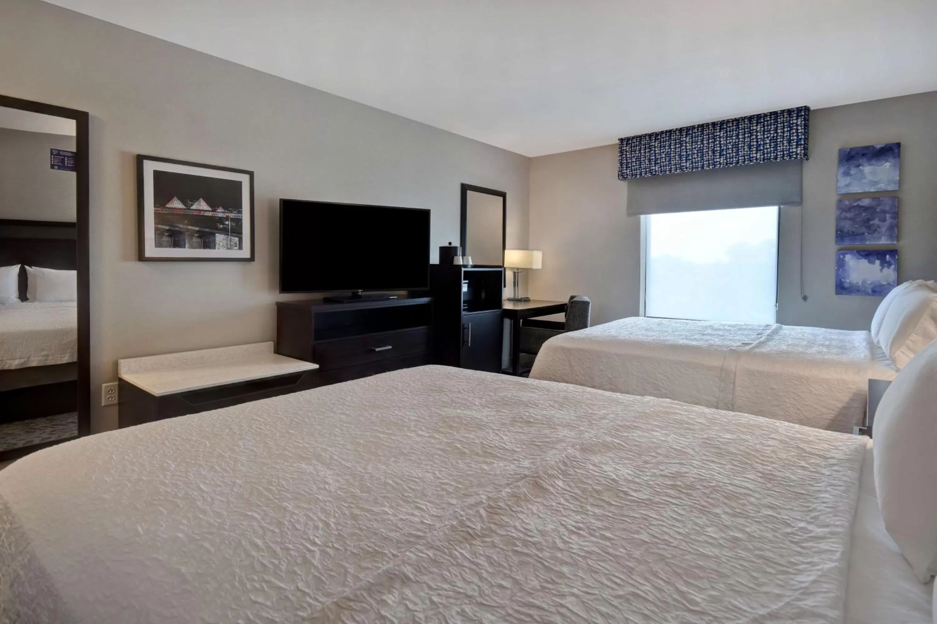 Bed in Hampton Inn & Suites Columbia South Fort Meade Area