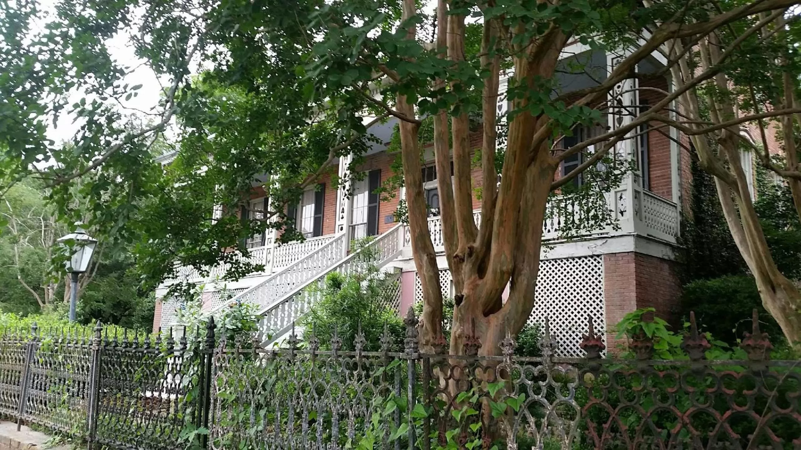 Day in Corners Mansion Inn - A Bed and Breakfast