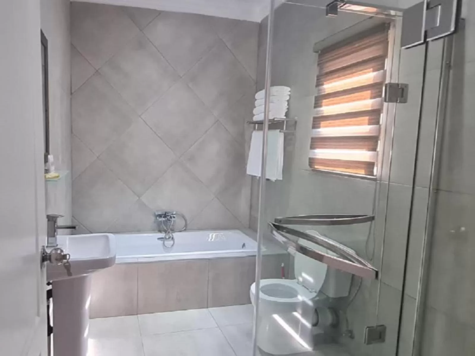 Bathroom in Benoni N12 Hotel