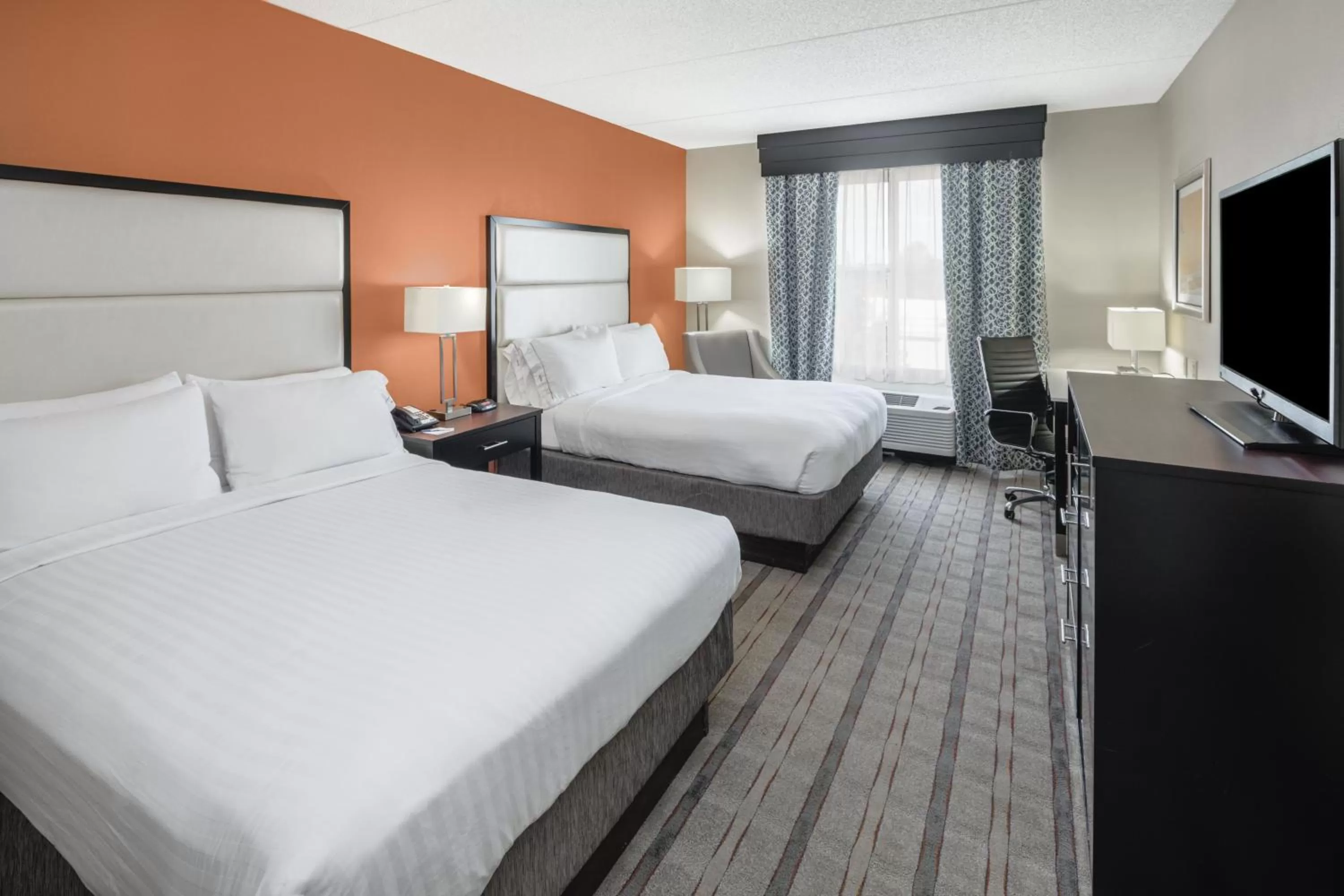 Photo of the whole room, Bed in Holiday Inn Express & Suites Atlanta NE- Duluth by IHG