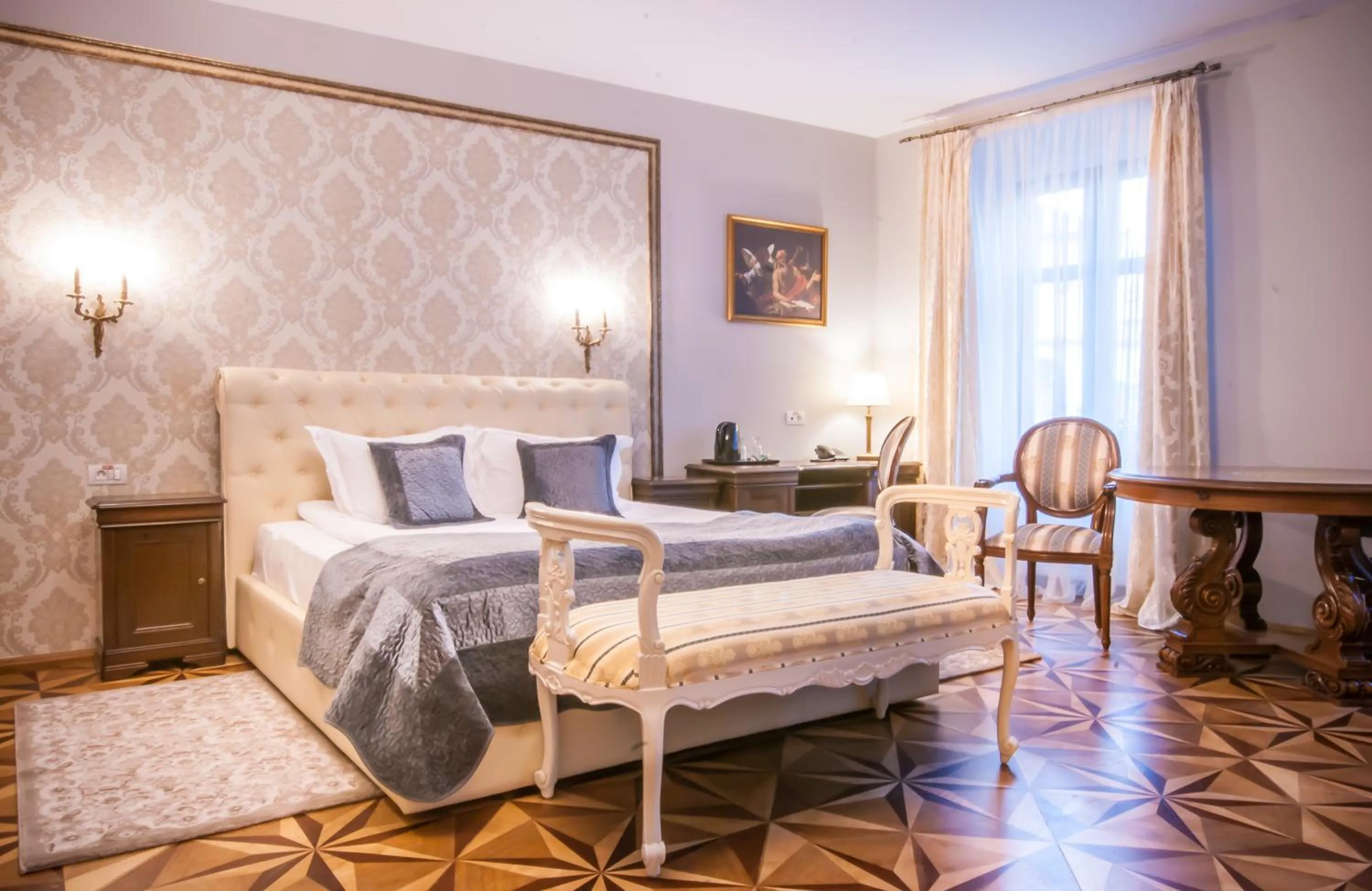 Photo of the whole room, Bed in Safrano Palace