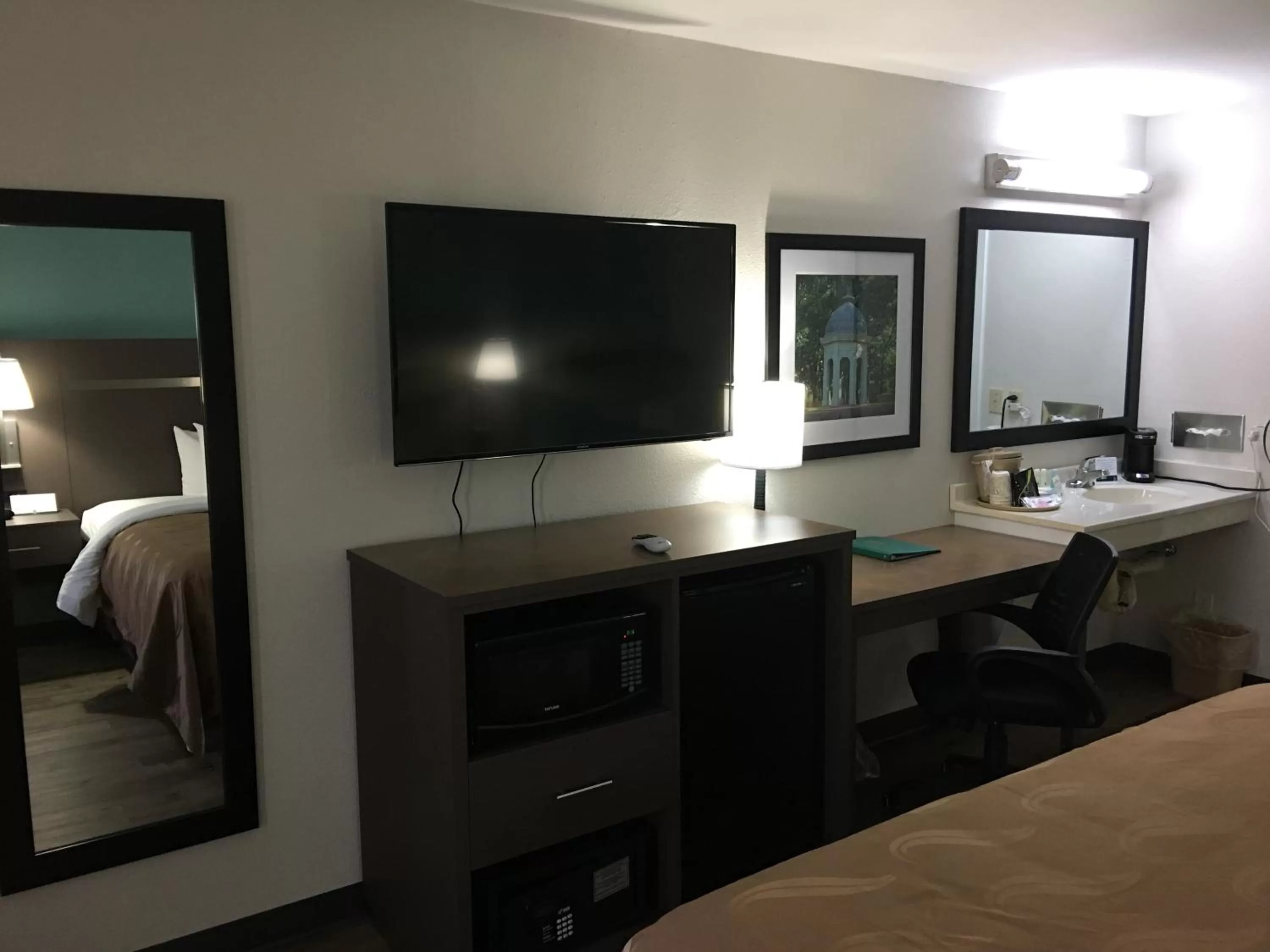 Decorative detail, Bed in Quality Inn Greenville near University