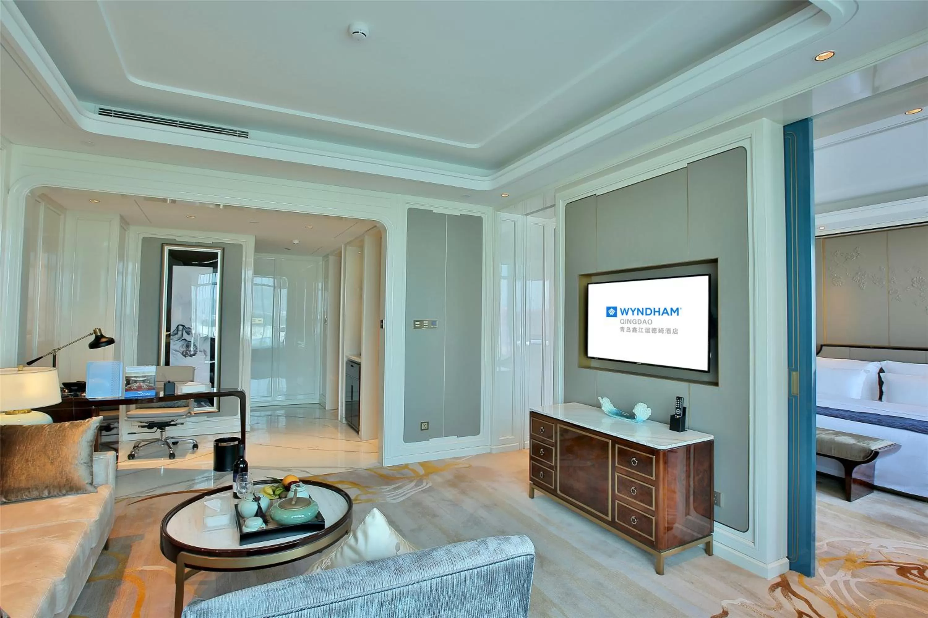 Photo of the whole room, Bed in Wyndham Qingdao l Free Fixed-Time Shuttle Service Between Hotel and Airport & North Railway Station l Outdoor Children's Amusement Park l 1-Hour Play Snooker or Table Tennis