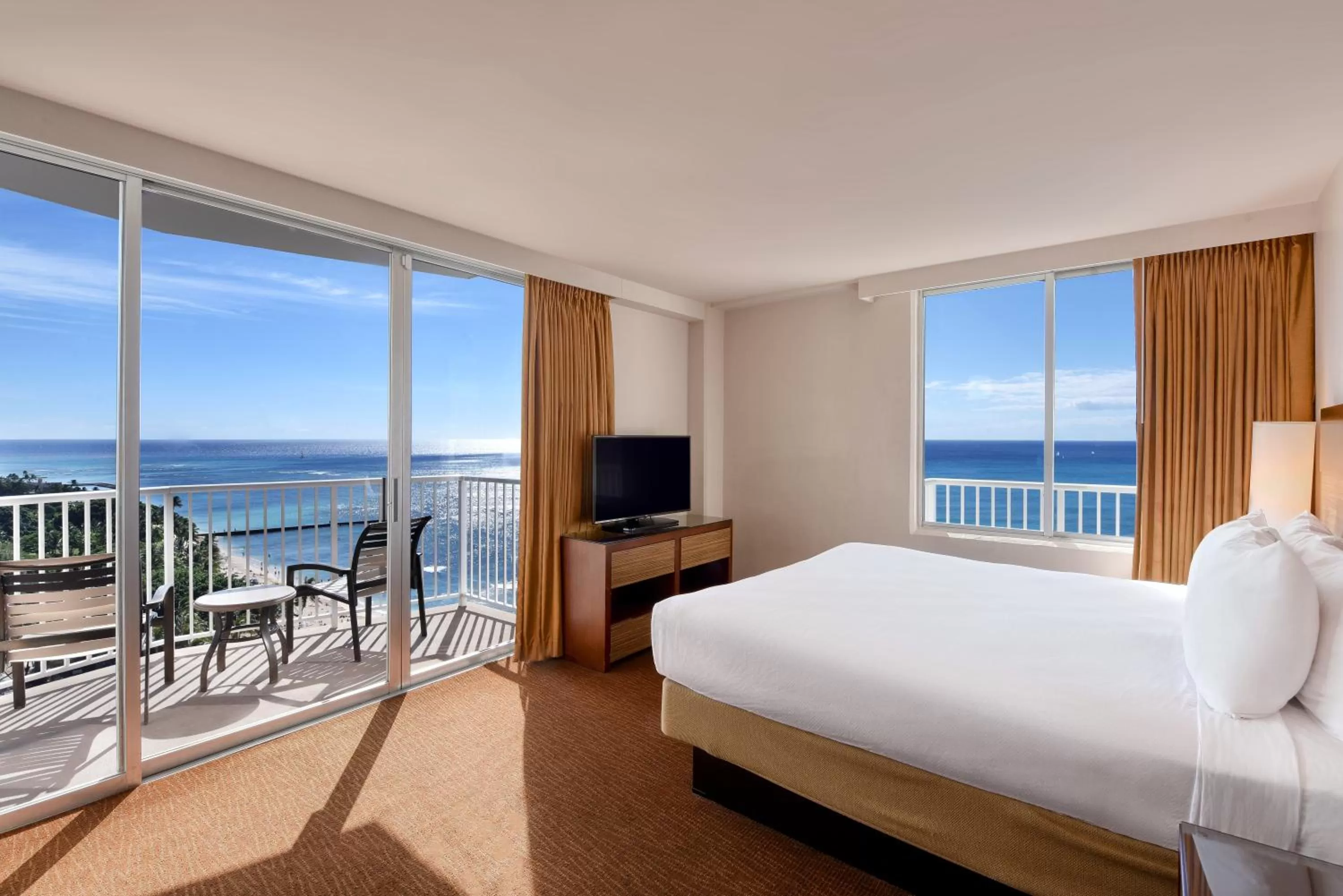 Bed in Park Shore Waikiki