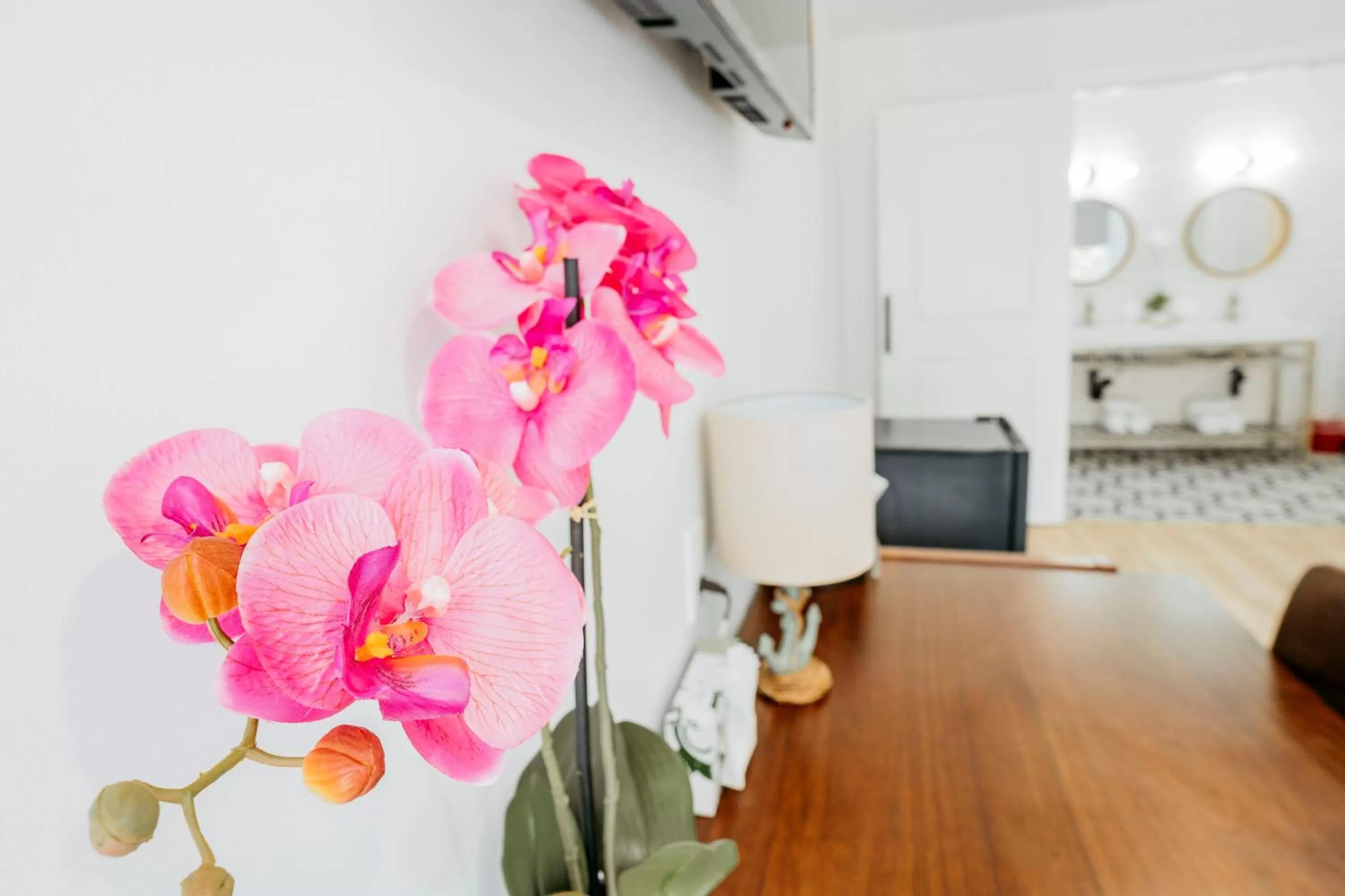 The Belmont Shore Inn