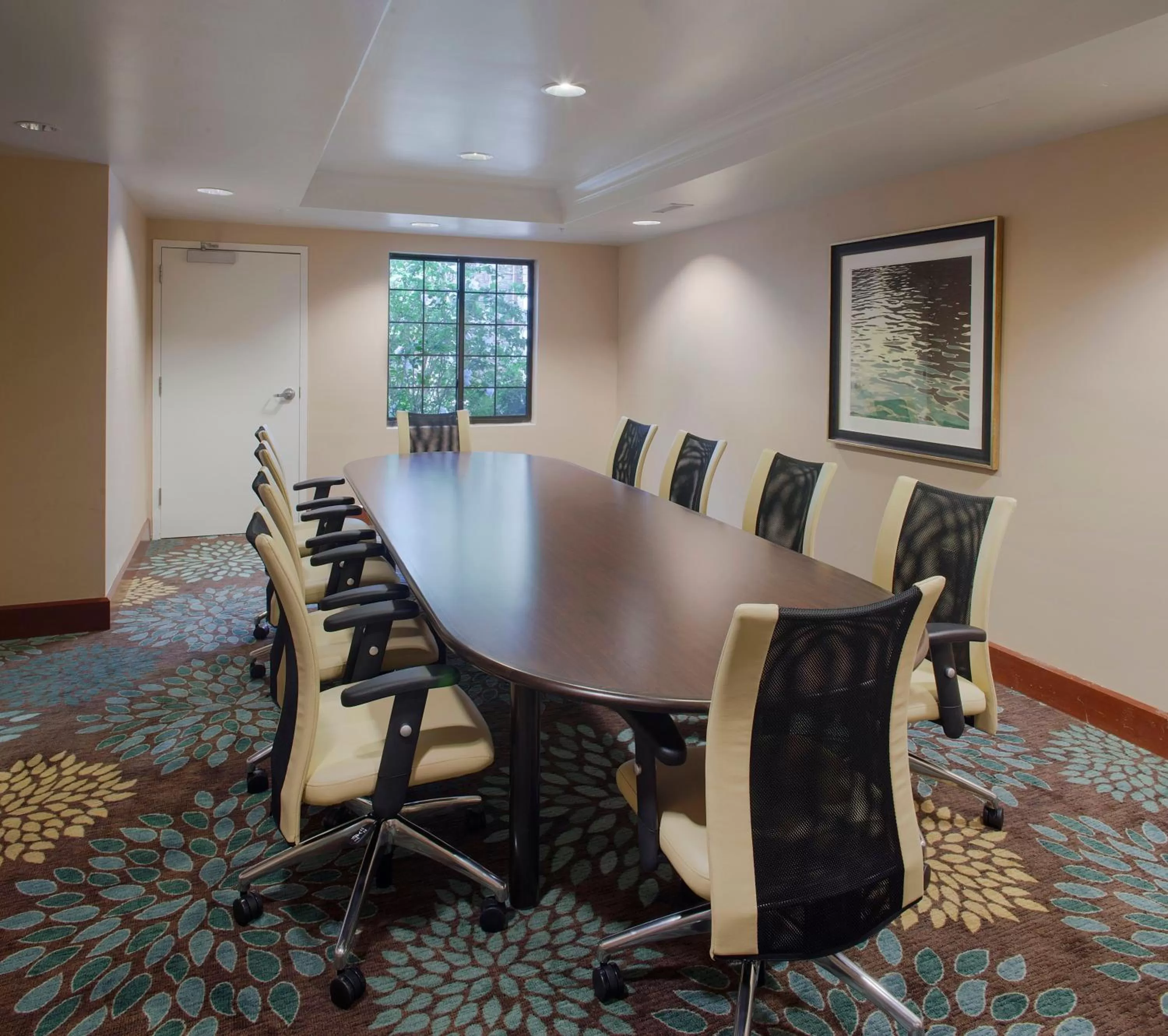 Meeting/conference room in Staybridge Suites Fayetteville by IHG