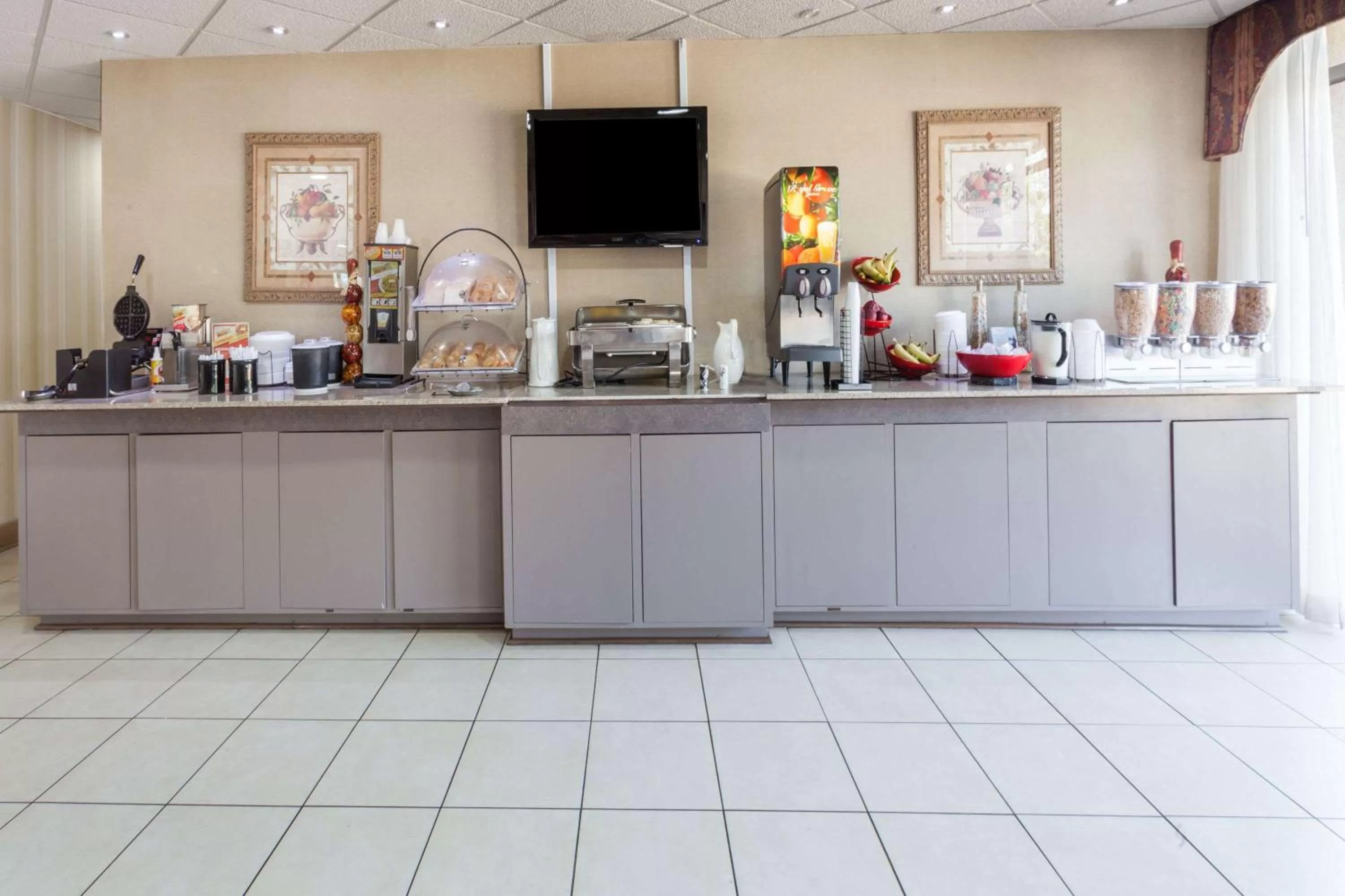 Restaurant/places to eat in Ramada by Wyndham Lebanon