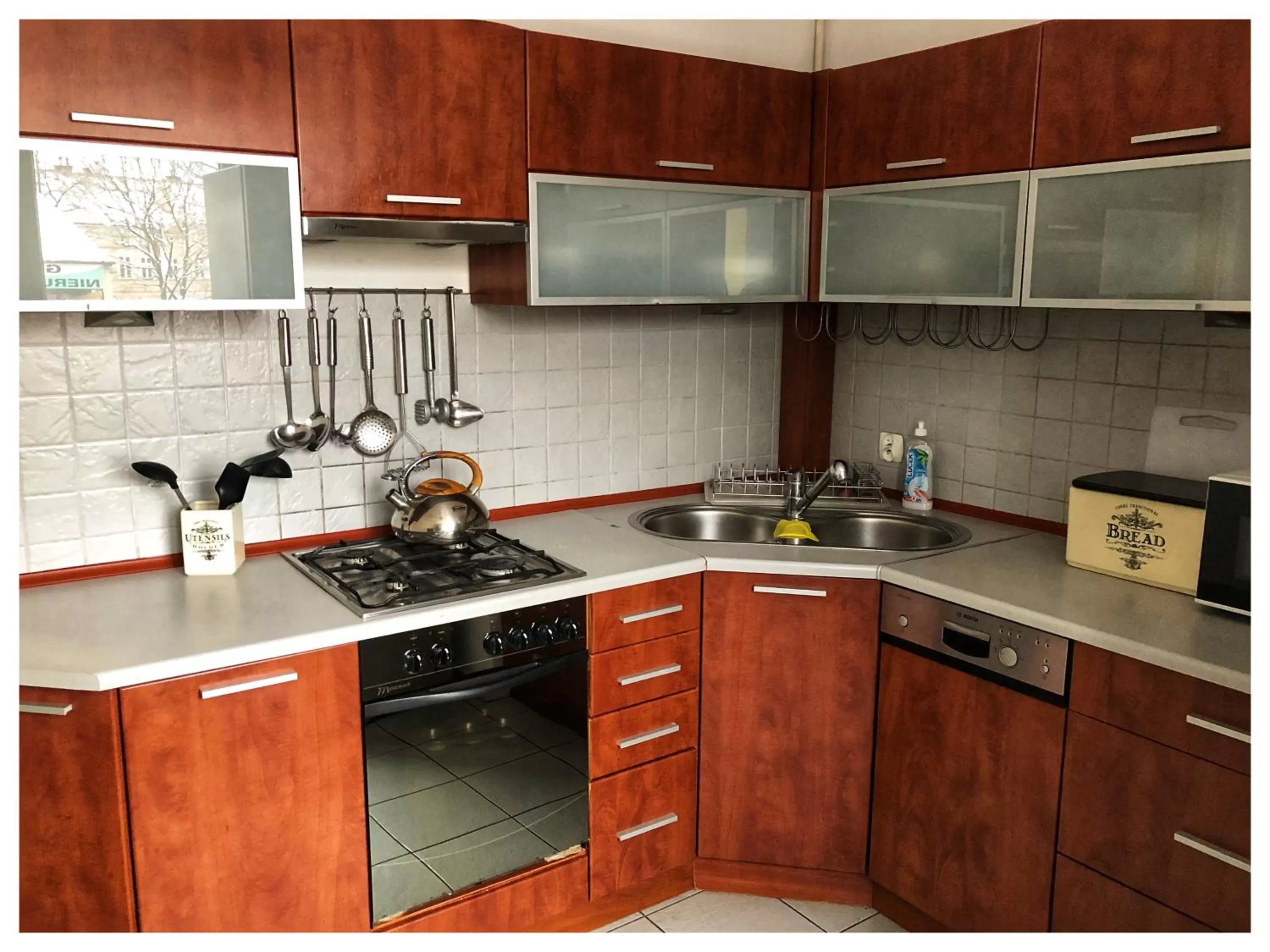 Communal kitchen in Kwadrat B&B Jałowego