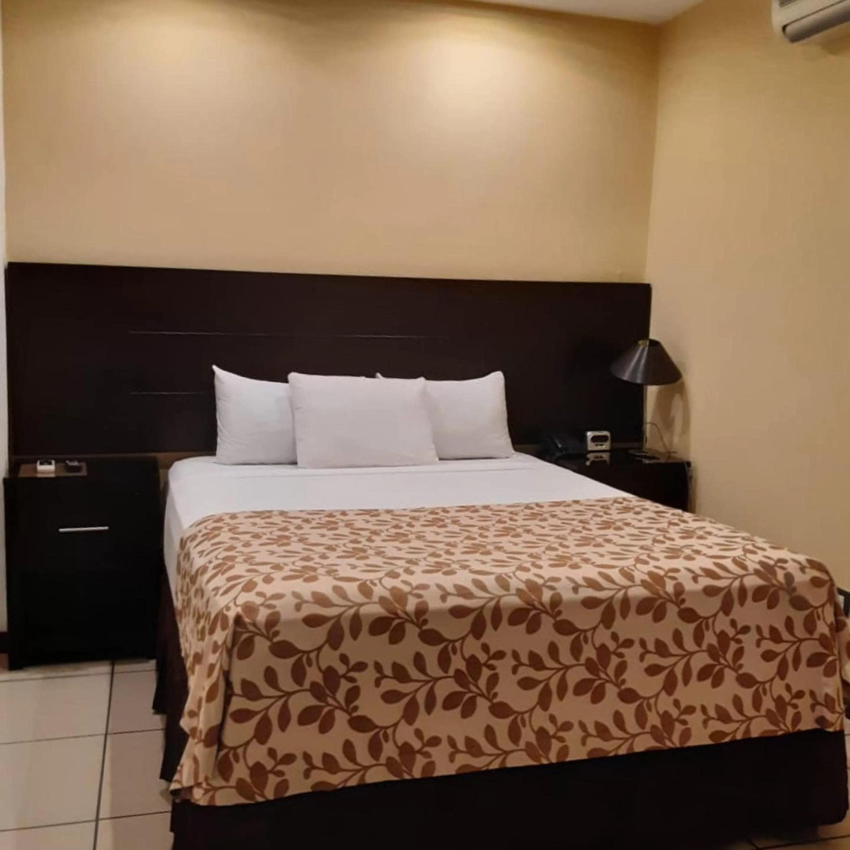 Bed in Hotel Villa Florencia Zona Rosa