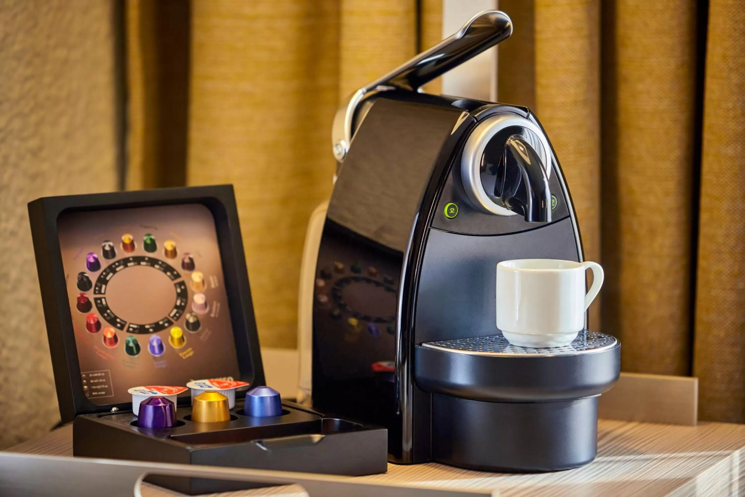 Coffee/tea facilities in Mercure Paris Sud Les Ulis-Courtaboeuf