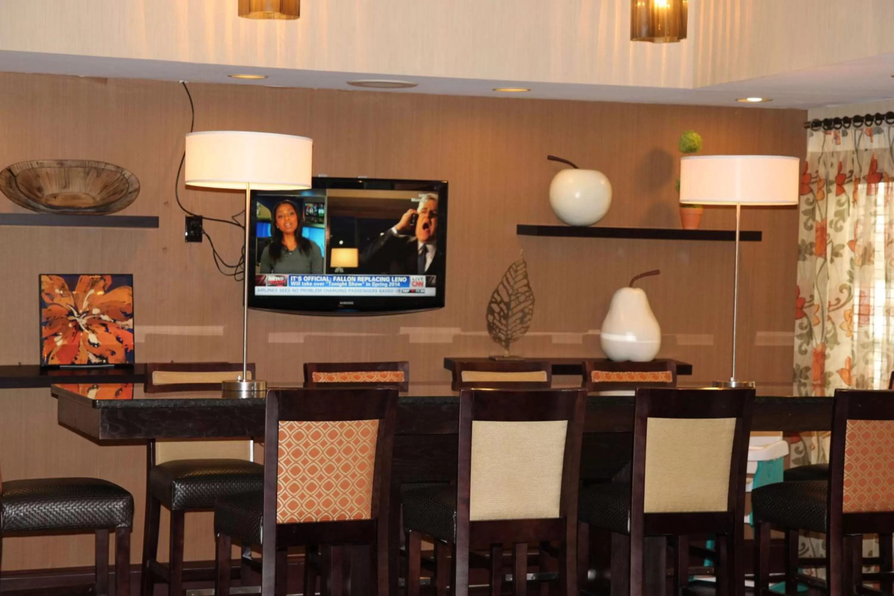 Dining area in Hampton Inn Atlanta/Peachtree City