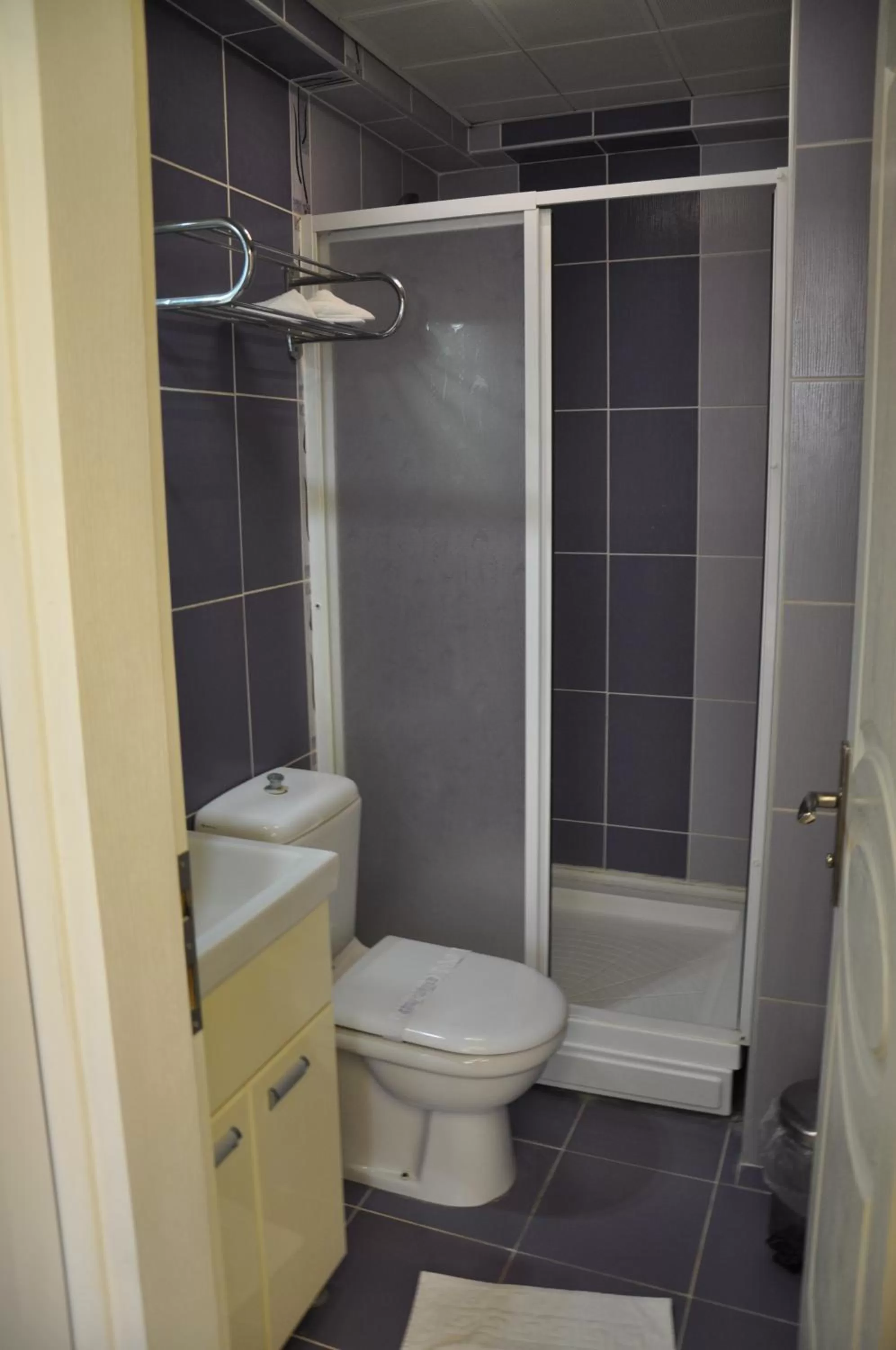 Bathroom in Sakran Hotel