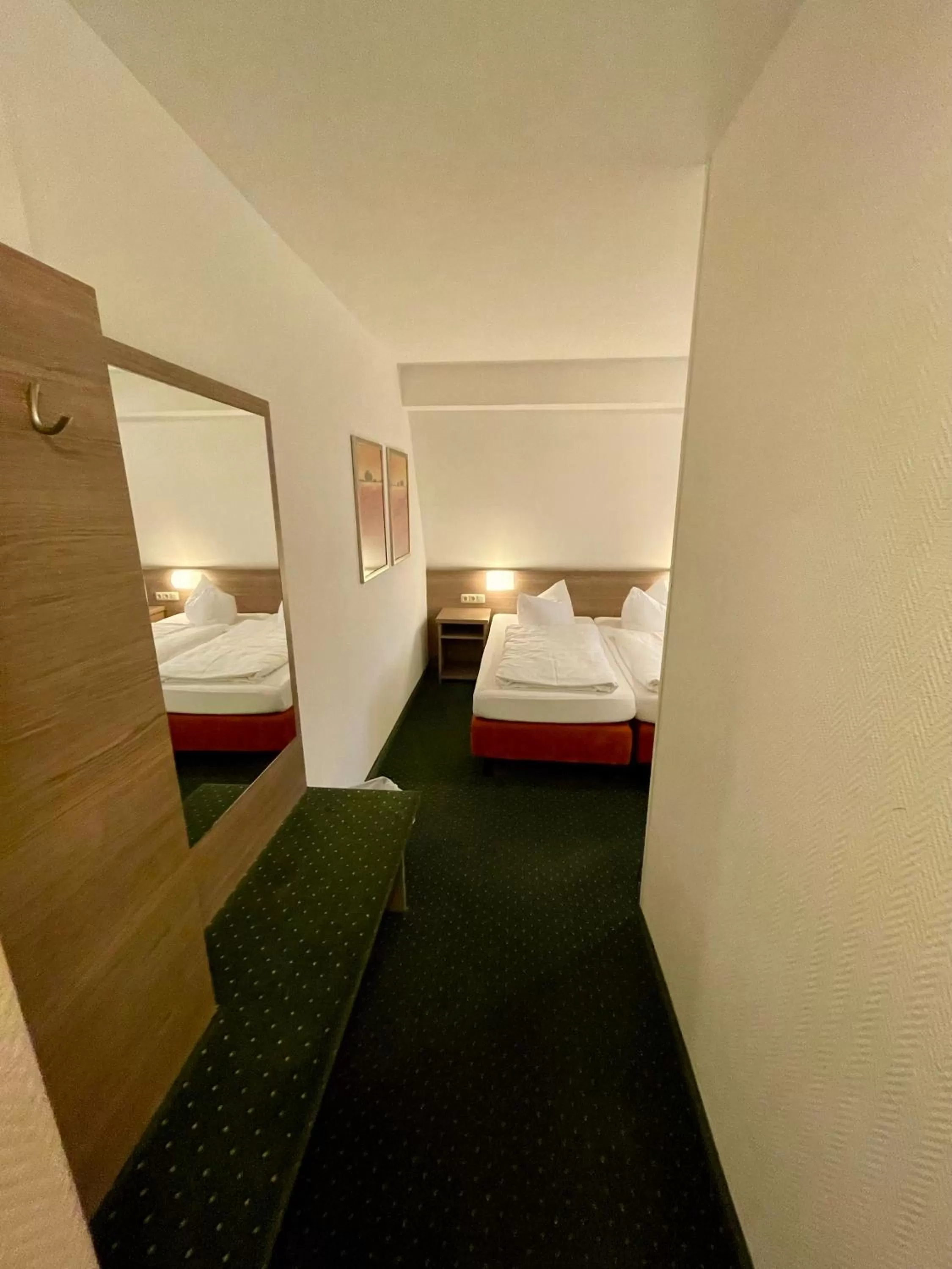 Bed in Gasthof Scharfe Kurve