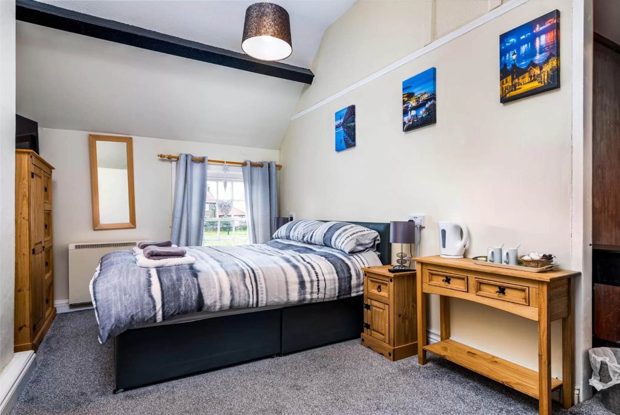 Photo of the whole room, Bed in The Witching Post Inn