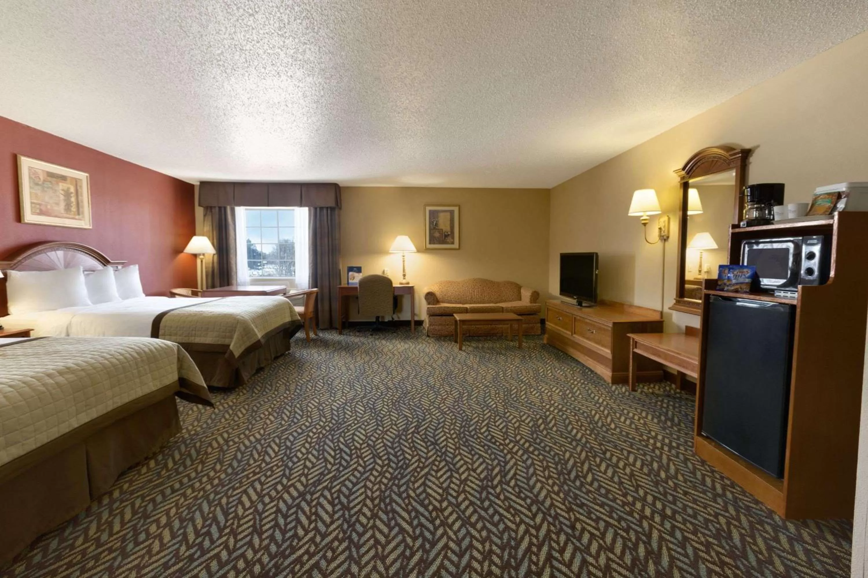 Photo of the whole room, Bed in Baymont by Wyndham Oklahoma City Airport