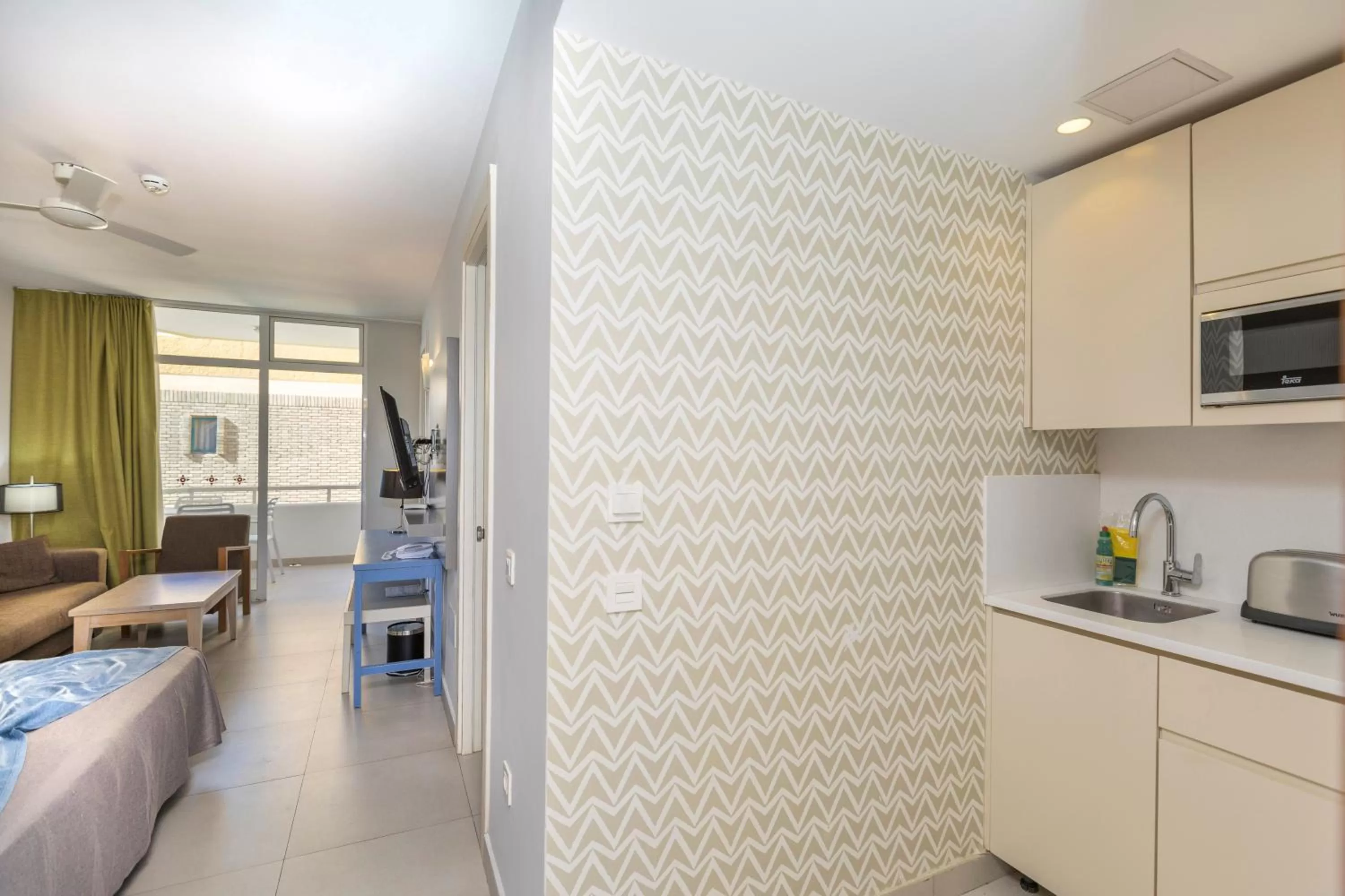 Photo of the whole room, Bed in Hotel LIVVO Veril Playa