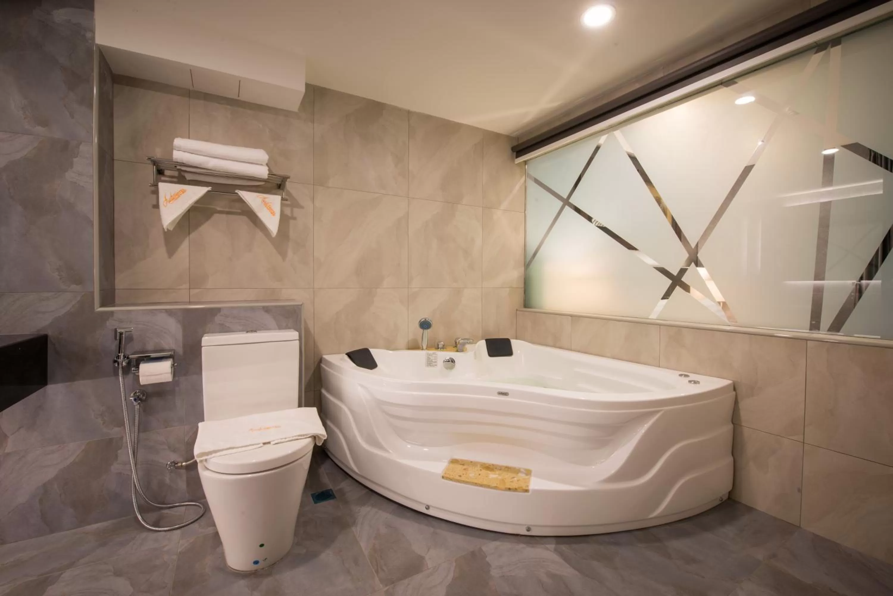 Shower in Asiatic Hotel