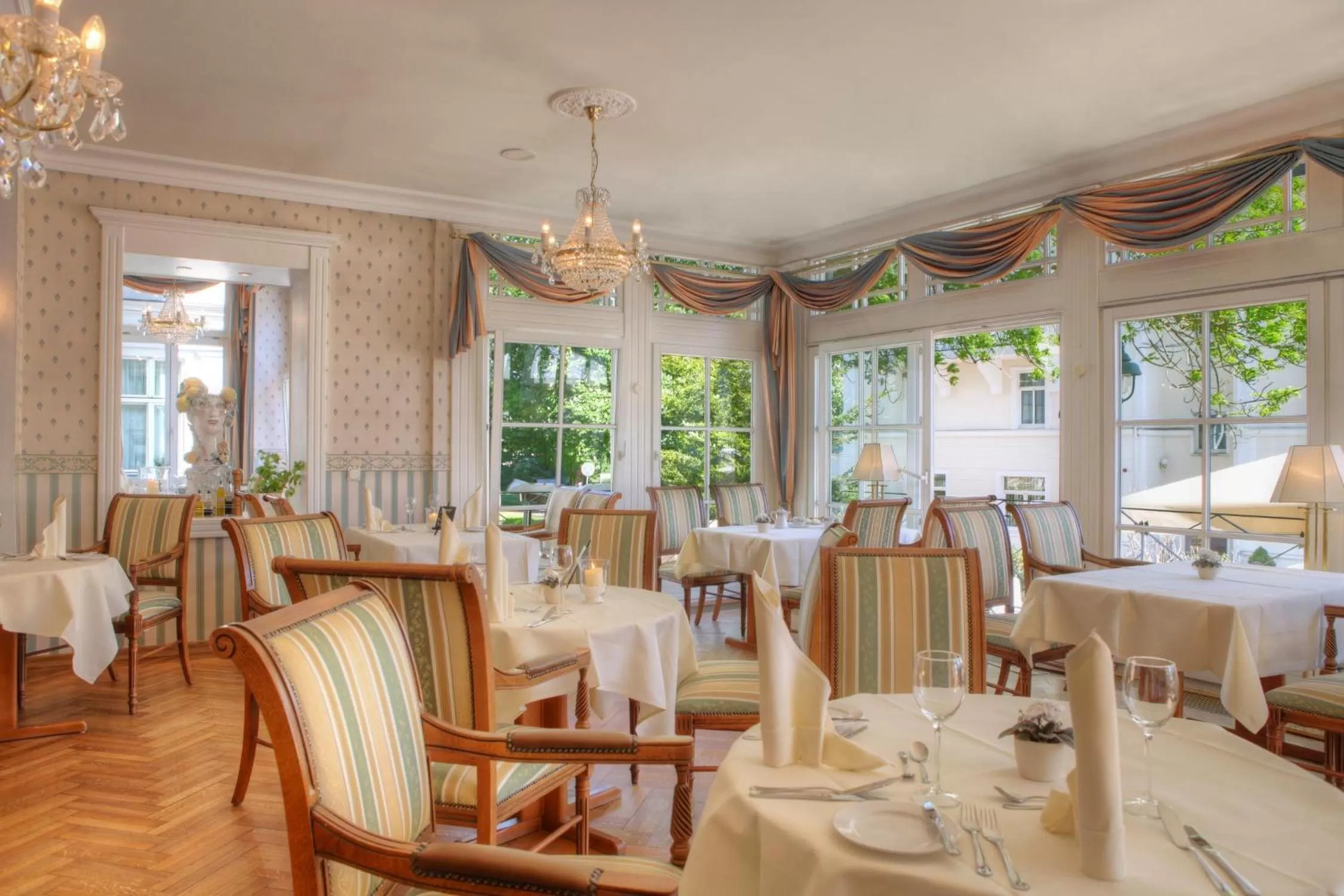 Restaurant/places to eat in SEETELHOTEL Villa Esplanade mit Aurora die zwei Villen als Rückzugsorte mit Stil, Genuss und Geschichte