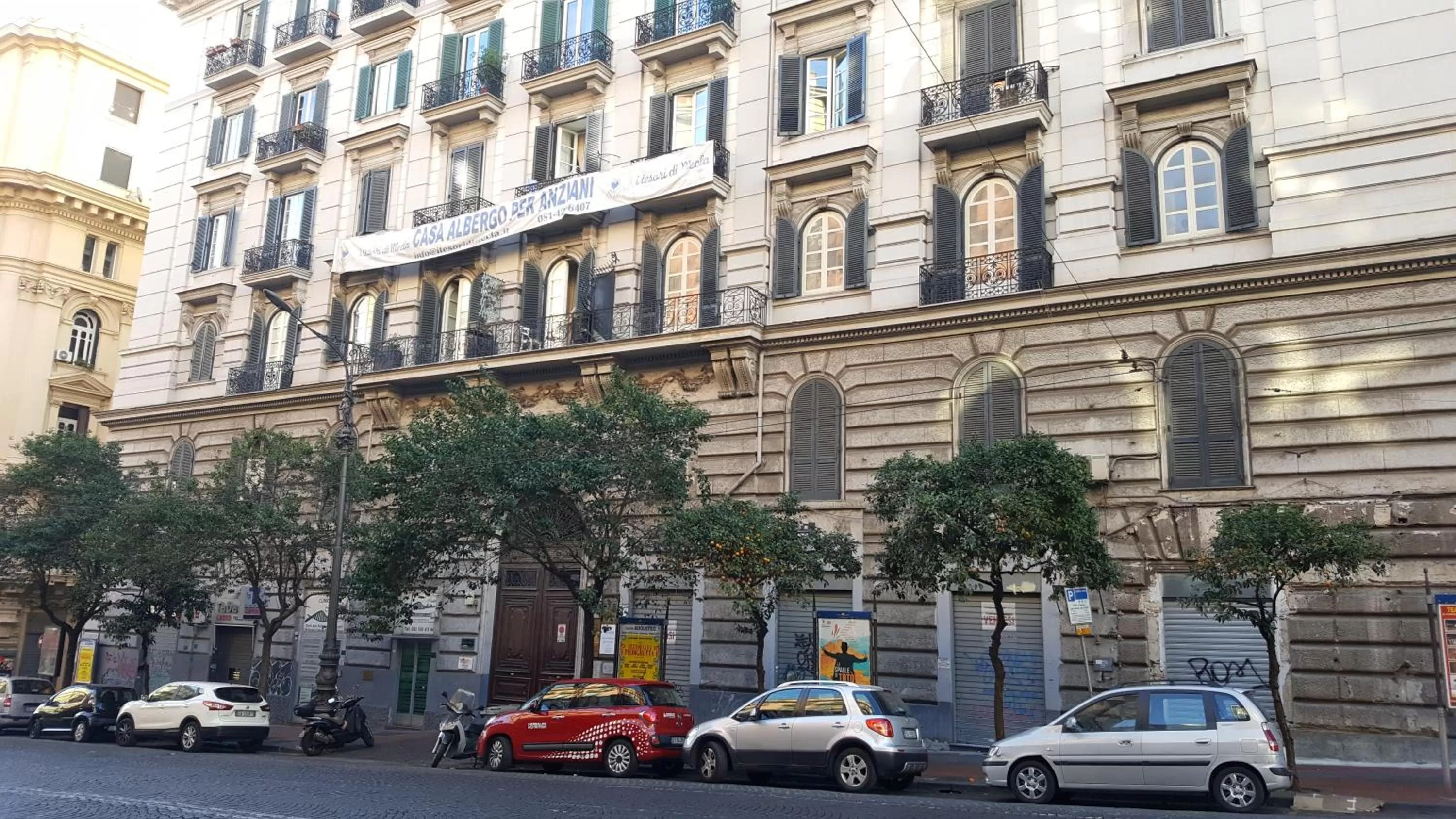 Property building in Napolinn