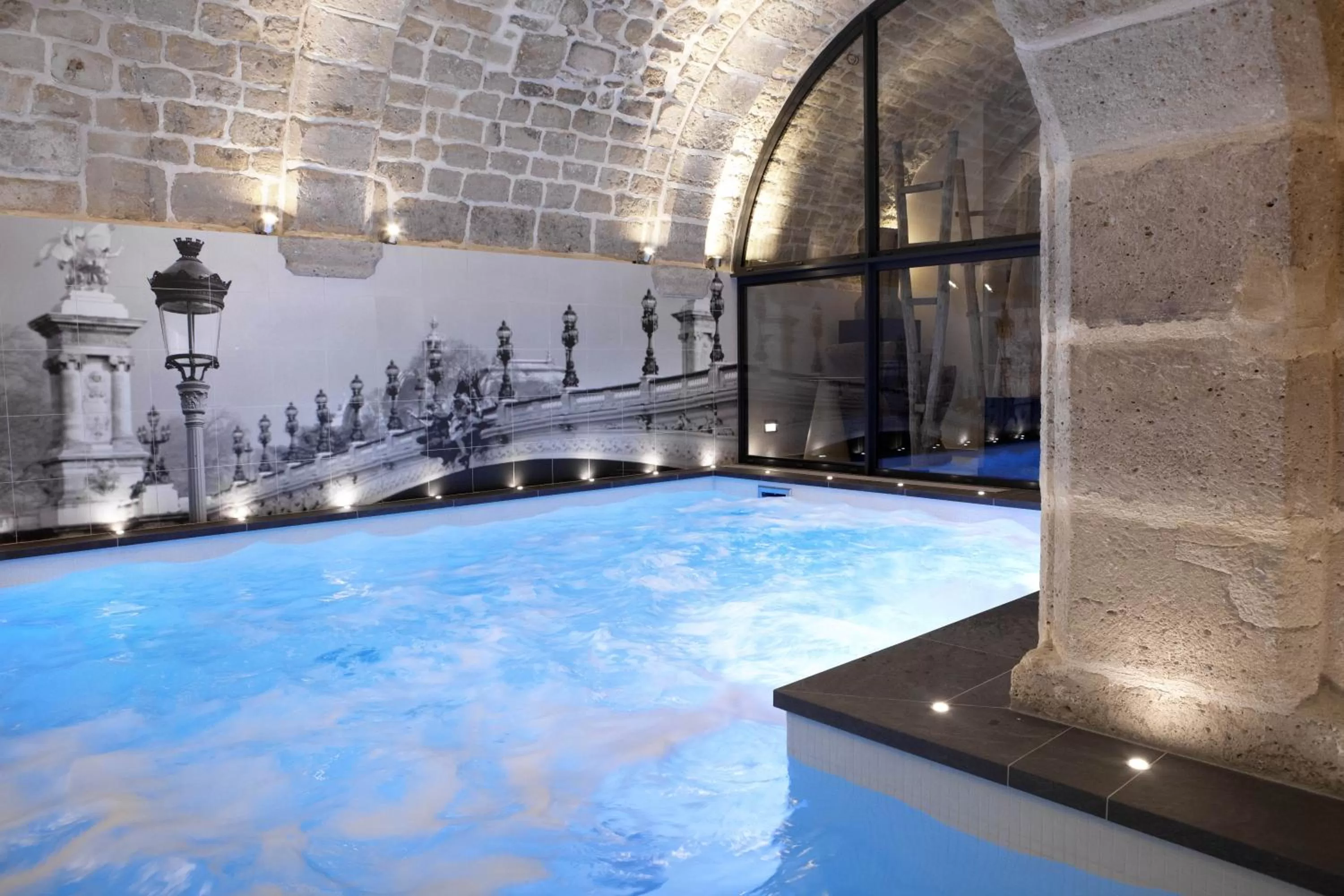Swimming pool in Hotel La Lanterne & Spa By Timhotel