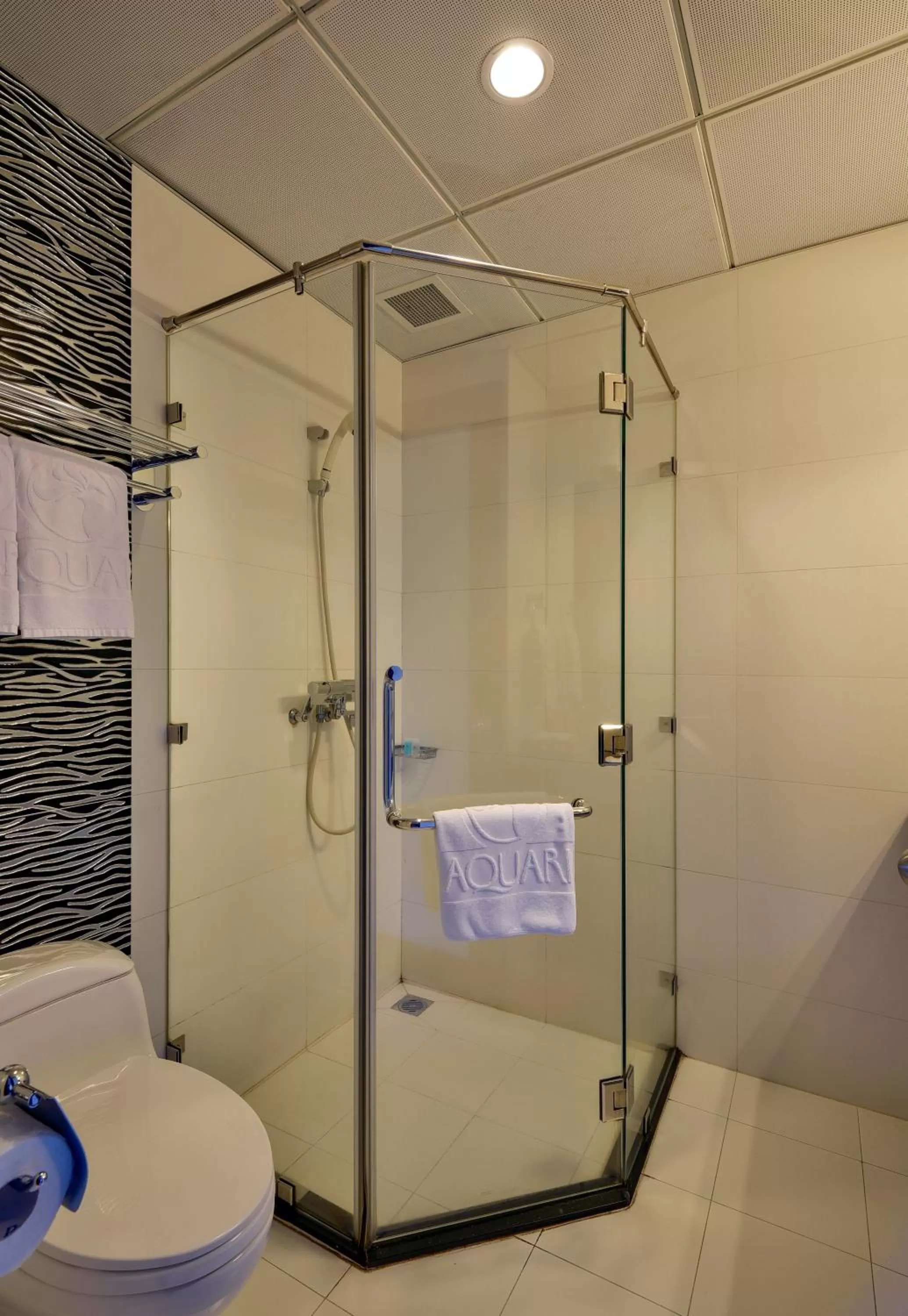 Bathroom in Aquari Hotel