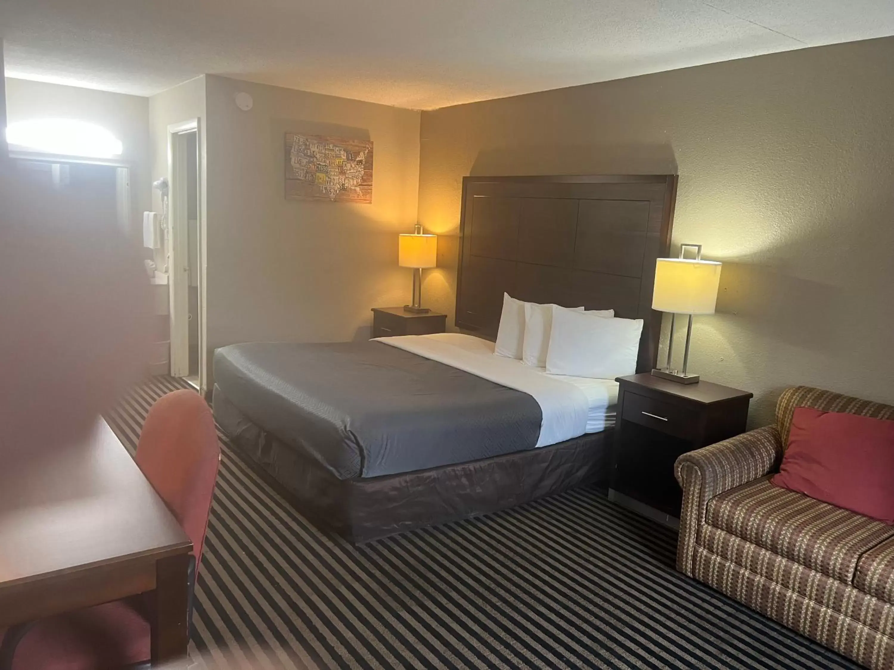 King Room - Smoking in Econo Lodge Florence - Darlington King Room - Smoking in Econo Lodge Florence - Darlington