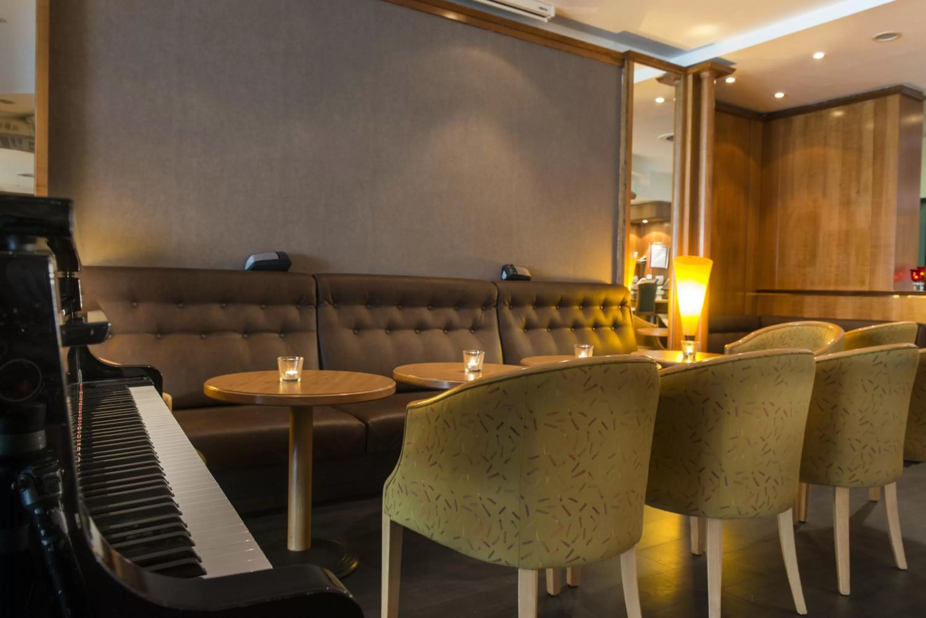 Lounge or bar in Congress Hotel Weimar by Mercure