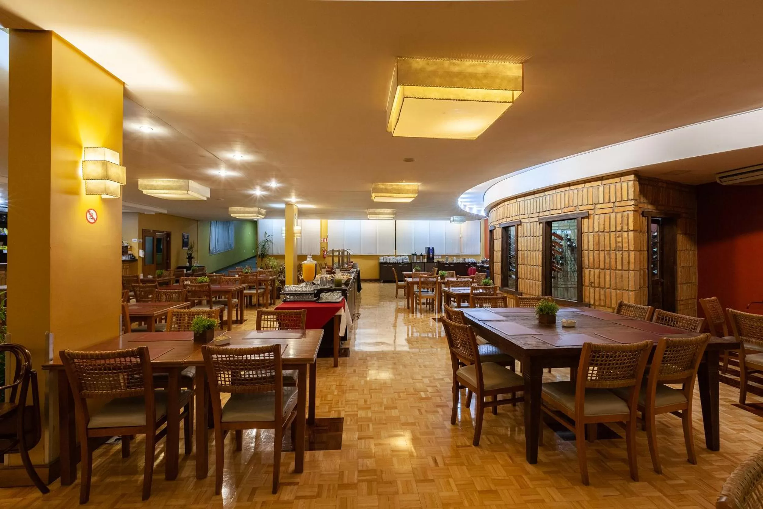 Restaurant/places to eat in Tri Hotel Executive Caxias