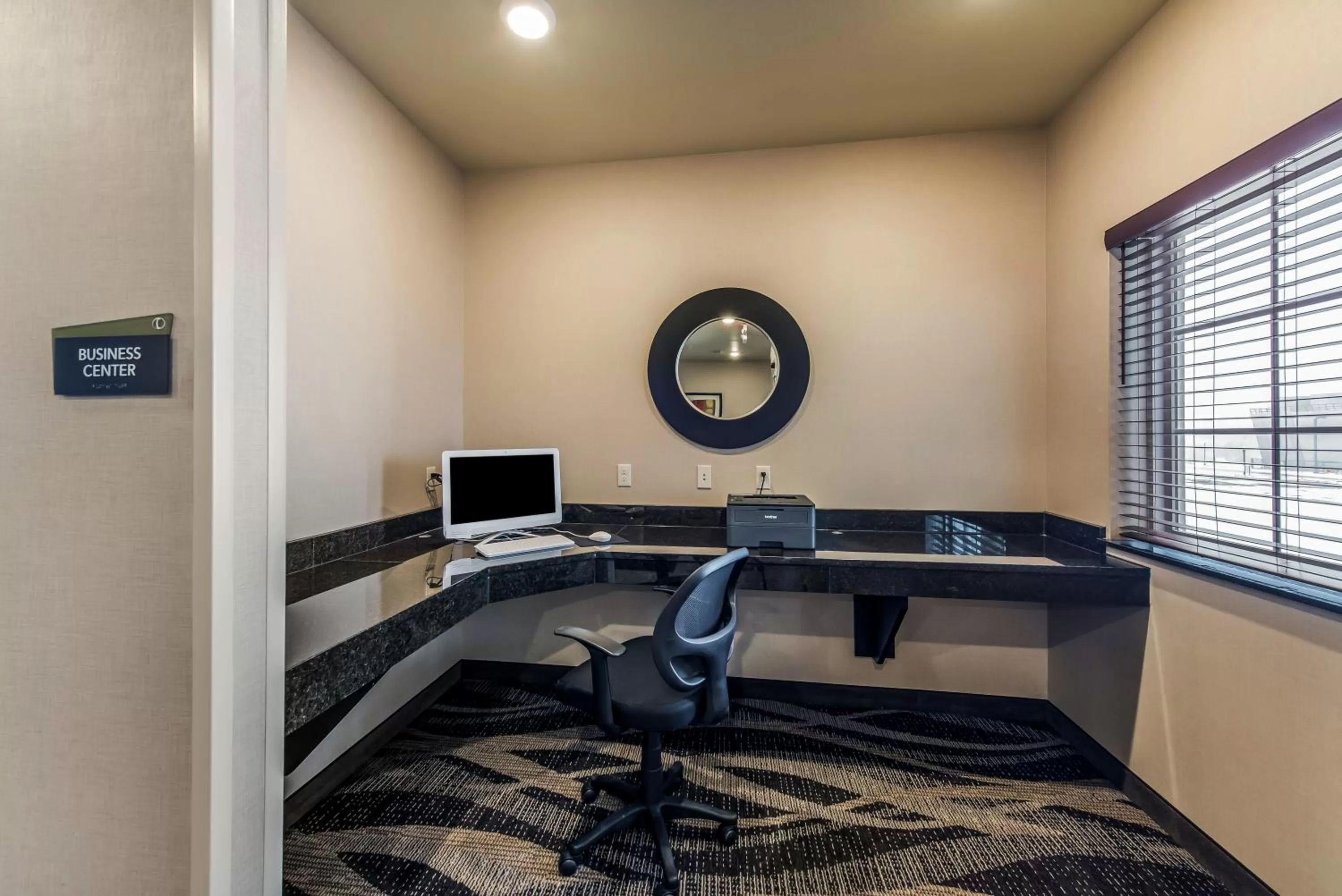 Business facilities in Cobblestone Hotel & Suites - Hutchinson
